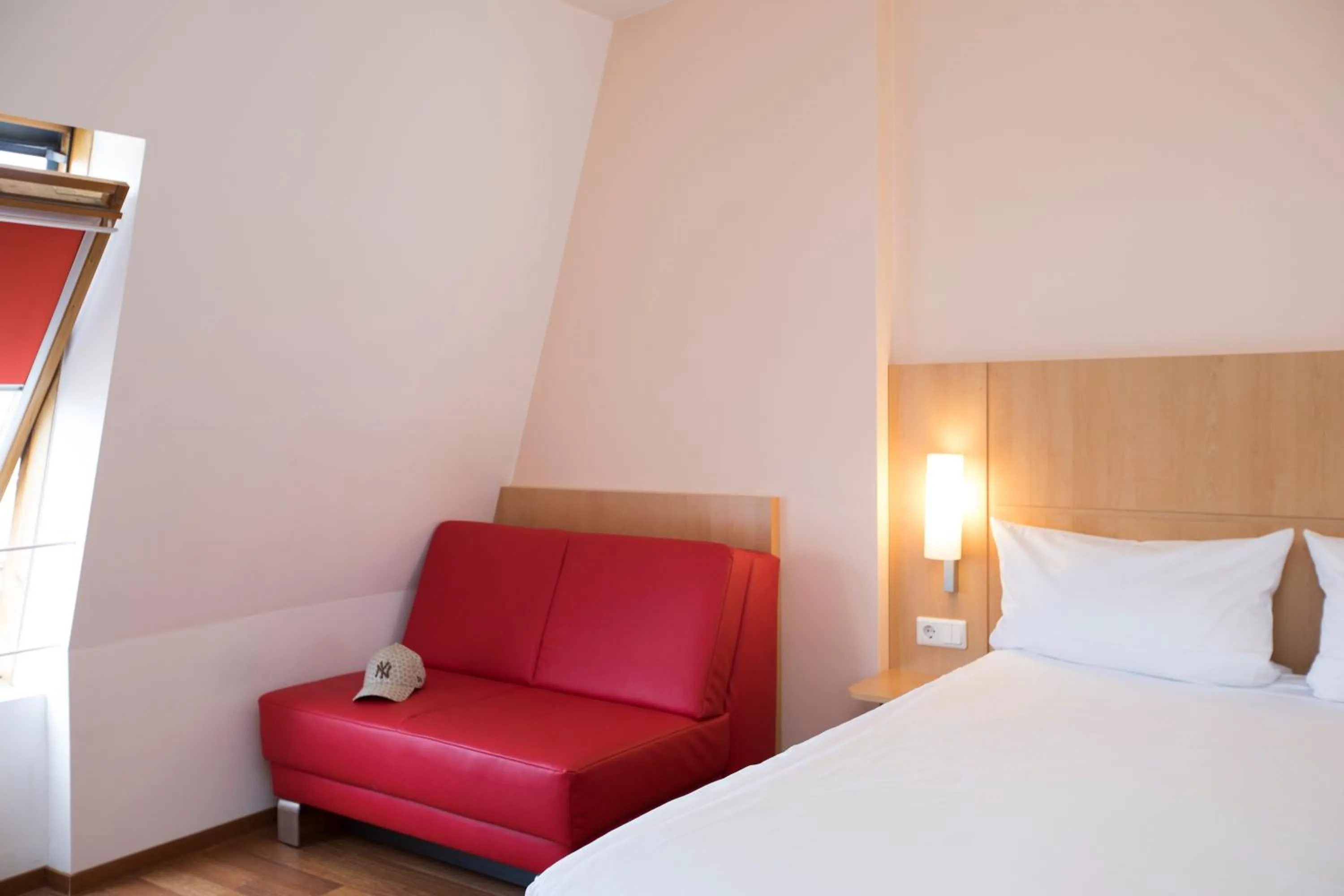 Photo of the whole room, Bed in ibis Berlin City Süd