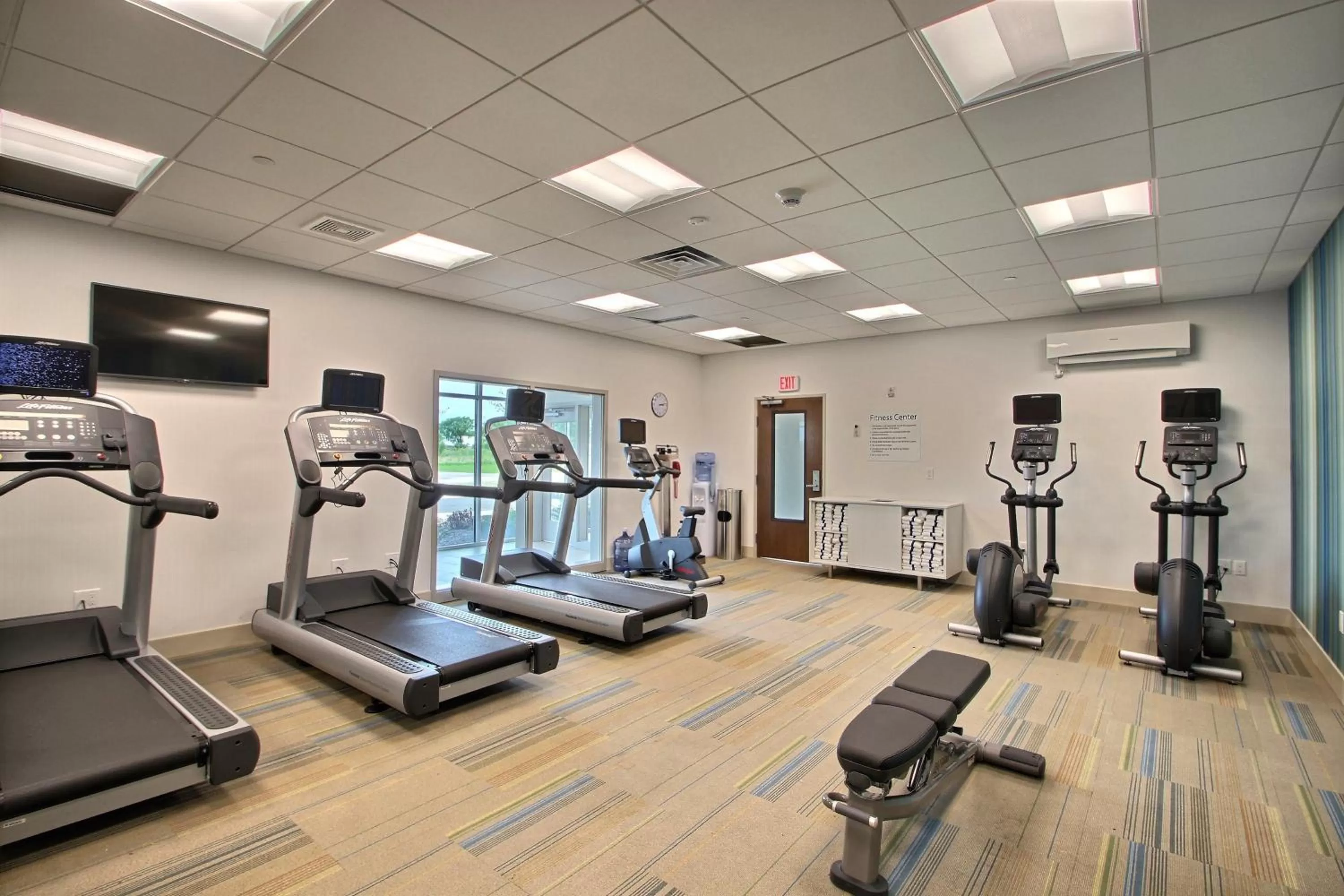 Fitness centre/facilities in Holiday Inn Express & Suites Fond Du Lac by IHG