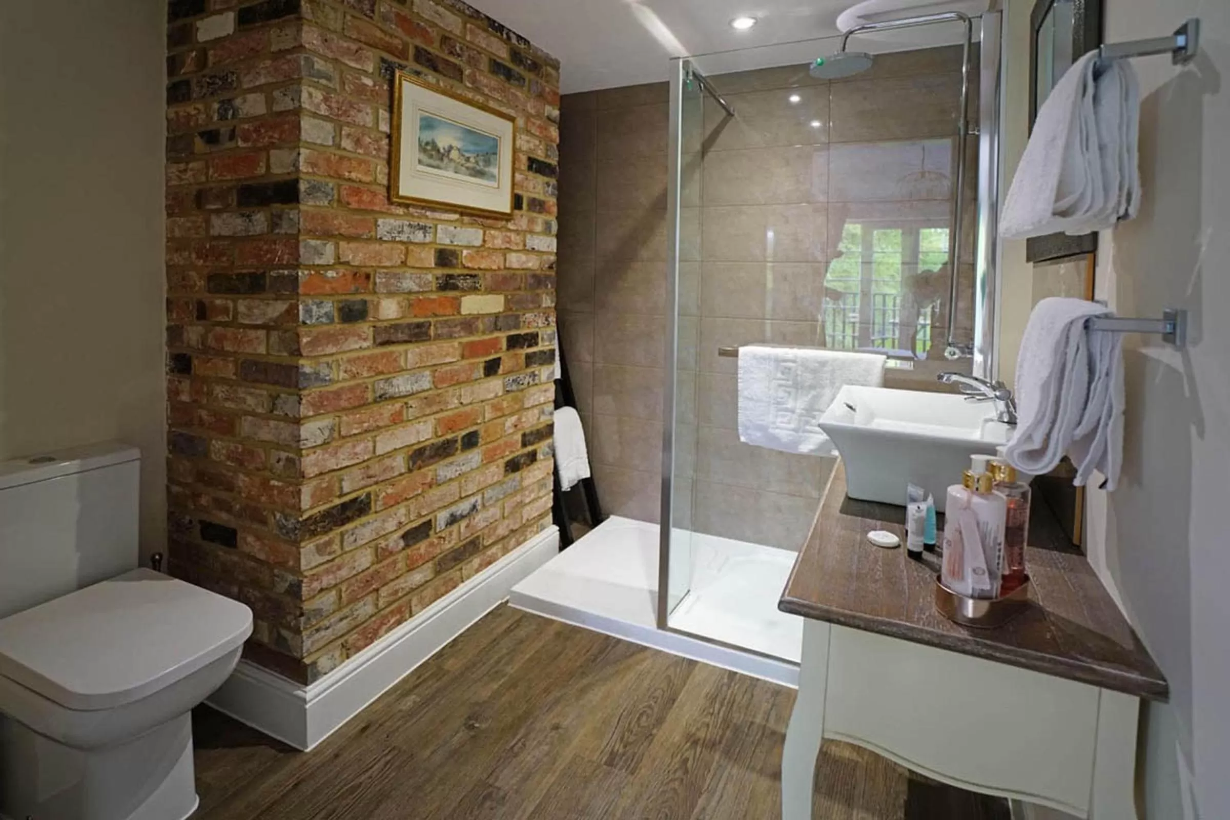 Shower in Greyhound Hever