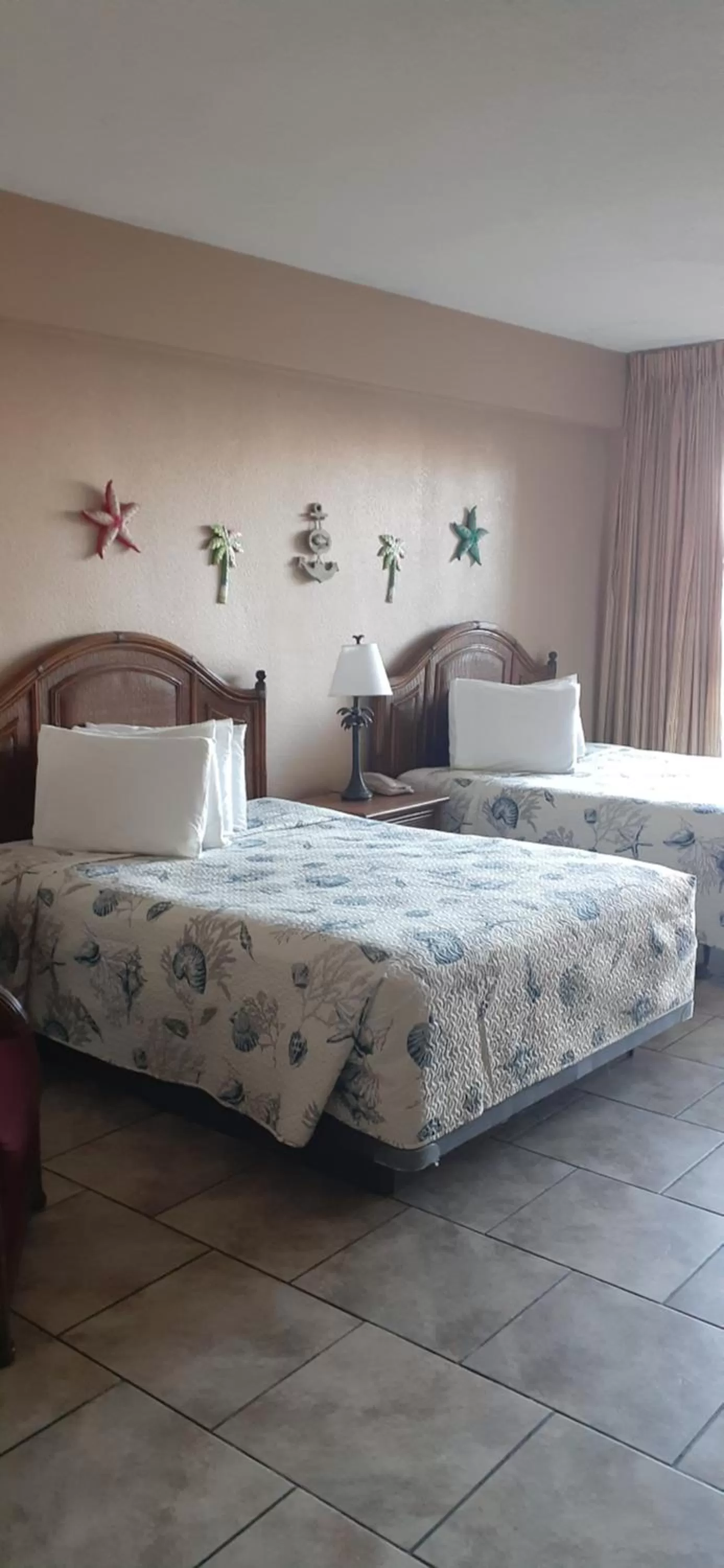 Bed in Daytona Beach Hawaiian Inn