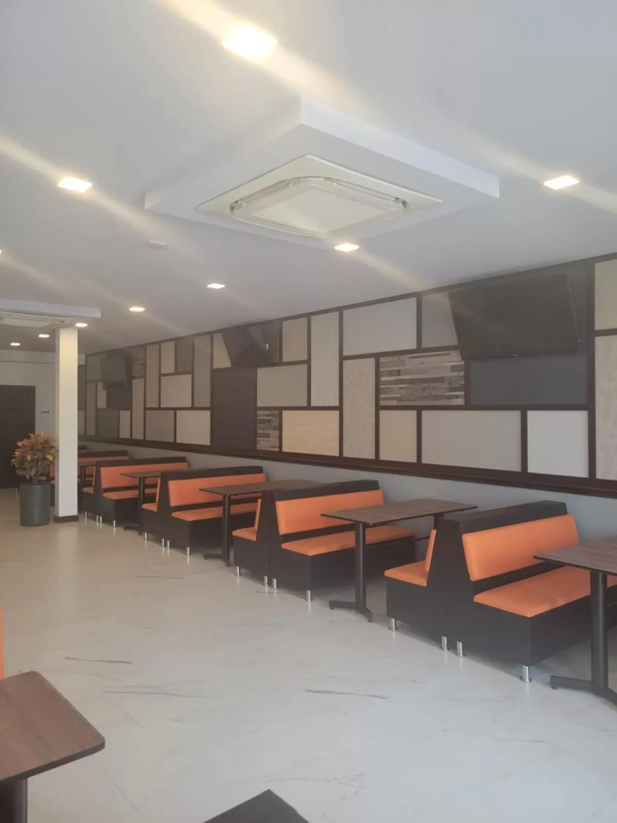 Seating area in Hotel Cayuga