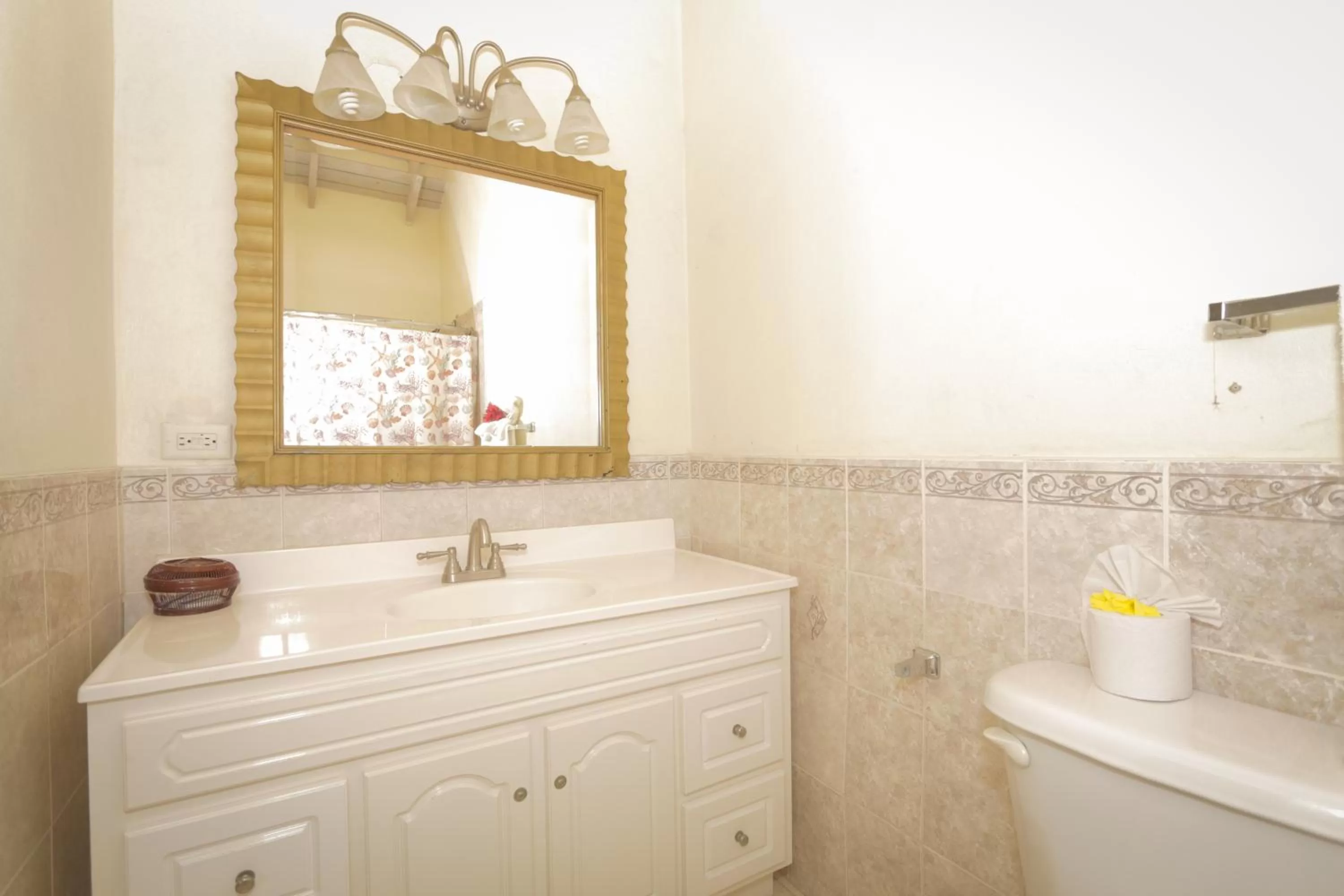 Bathroom in Connie's Comfort Suites