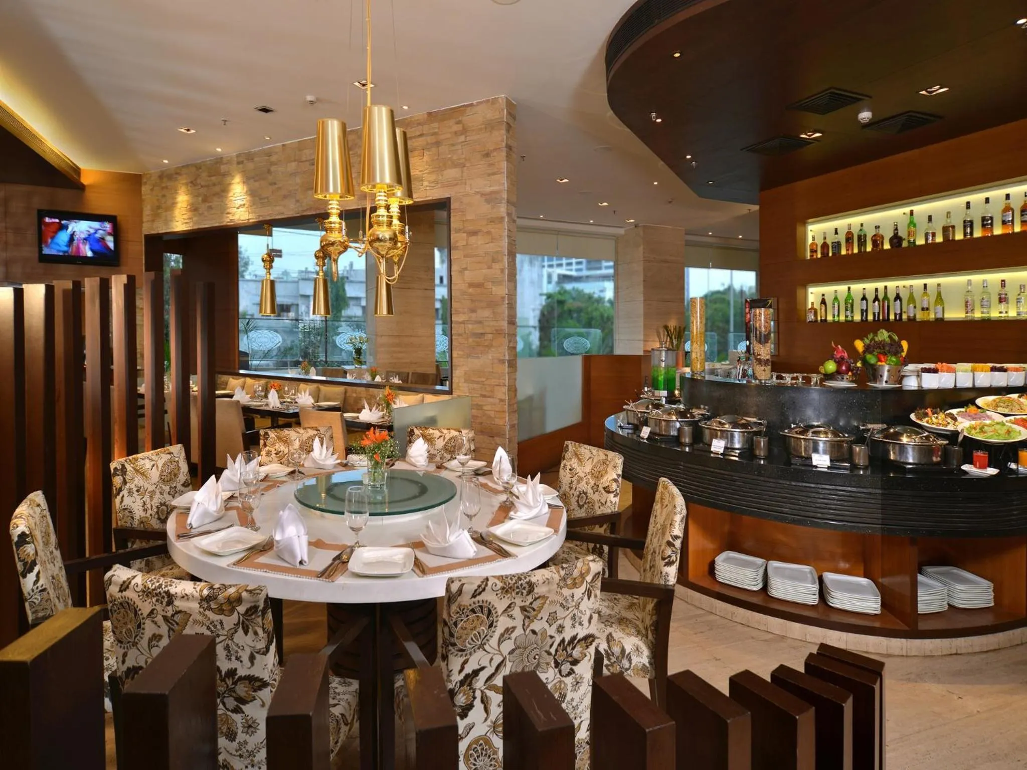 Restaurant/places to eat in Majestic Court Sarovar Portico