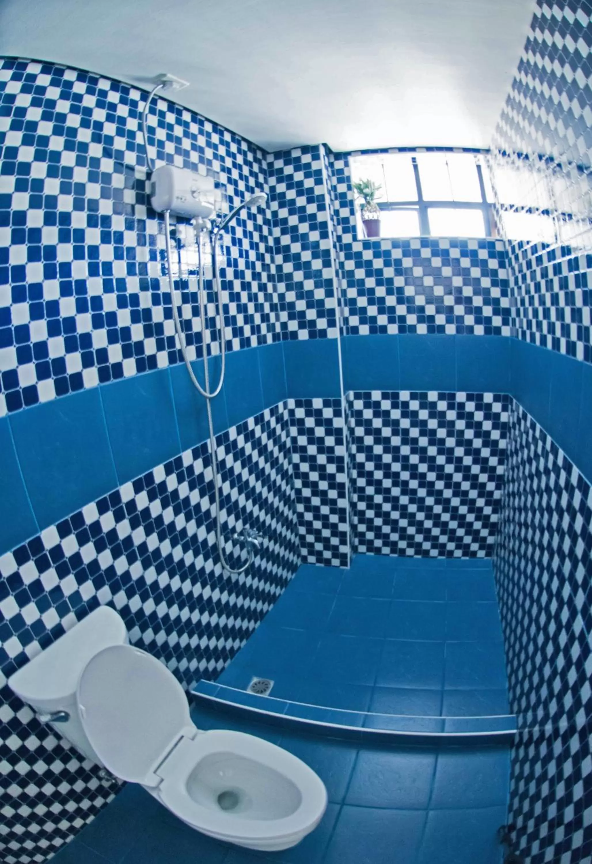 Shower in The Half House by Elmar Cabin