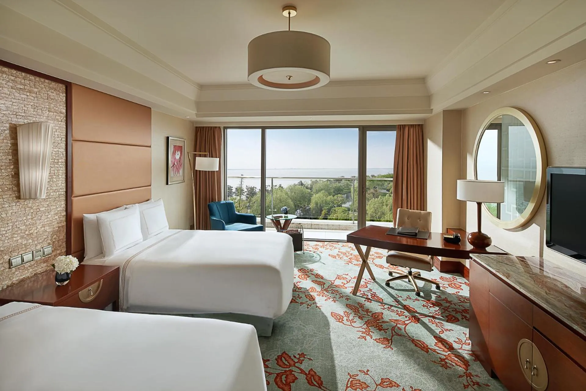 Property building, Bed in Fairmont Yangcheng Lake