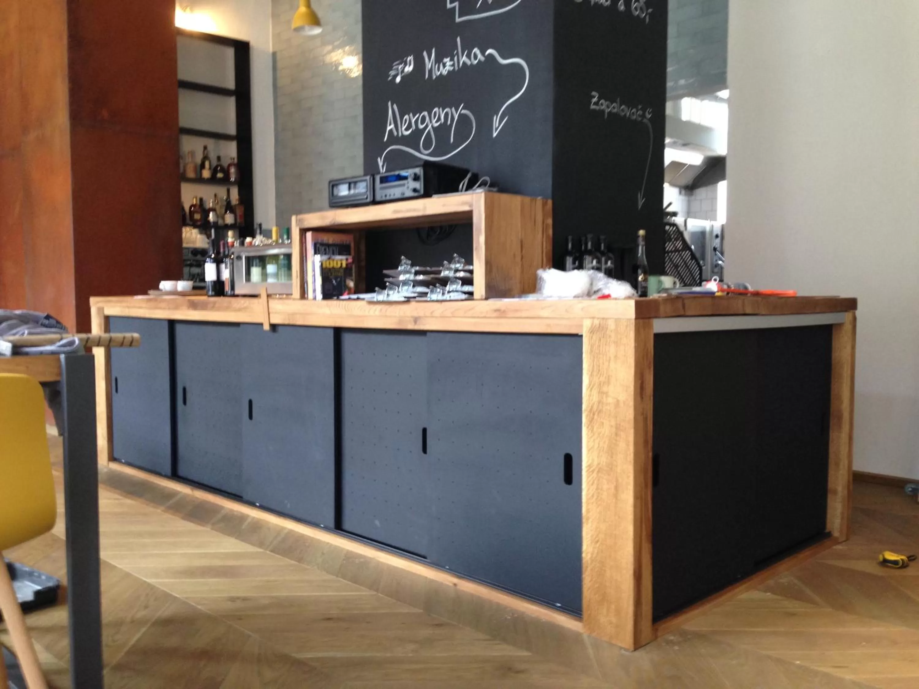 Restaurant/places to eat in Hotel city.city