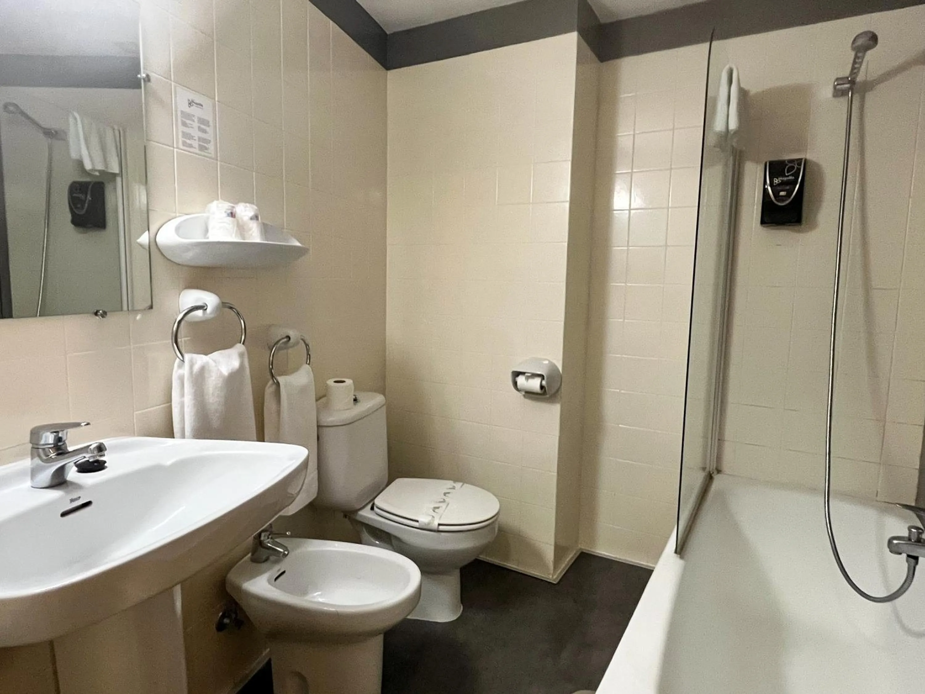 Bathroom in Hotel Venta Magullo