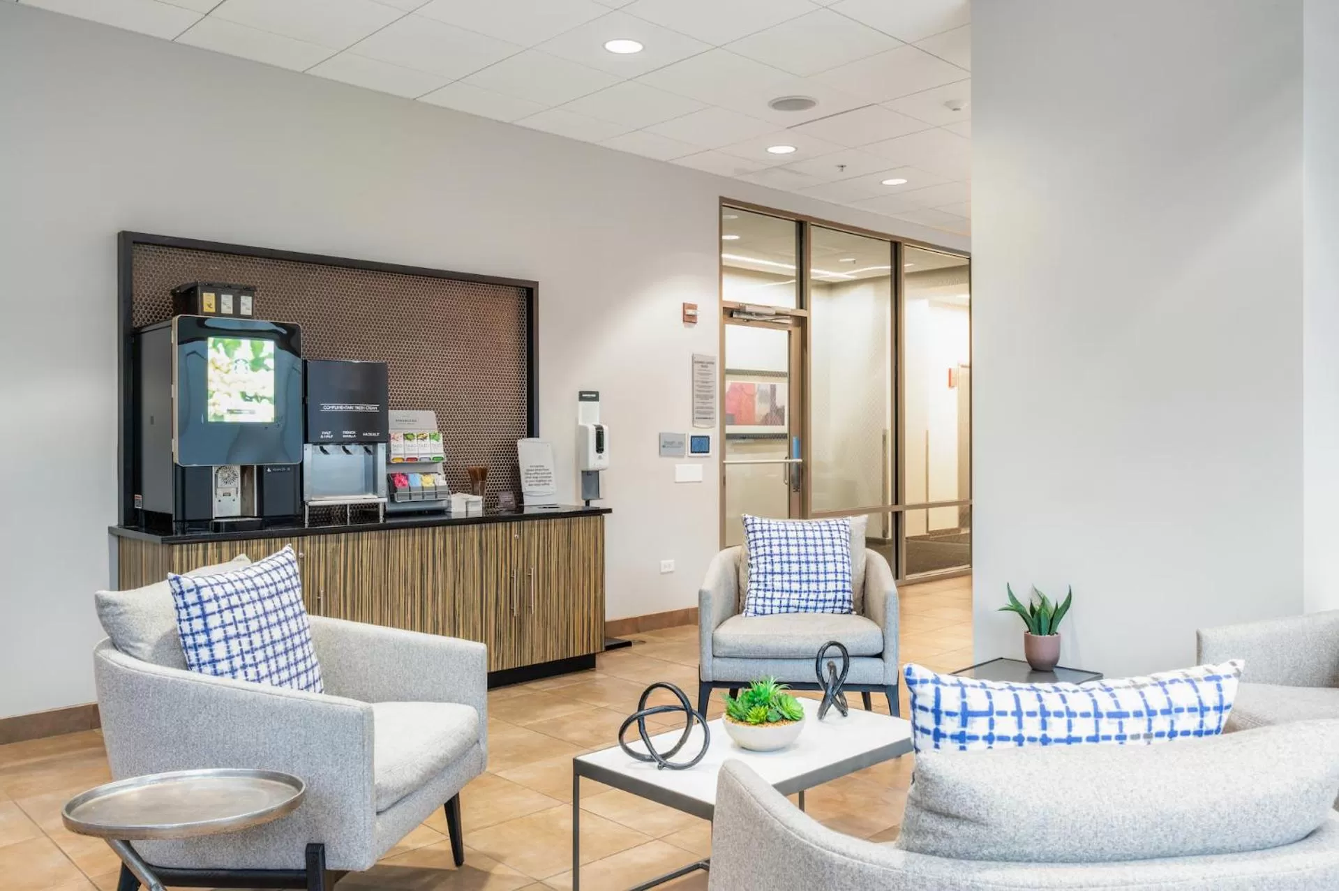 Coffee/tea facilities, Seating Area in Kasa South Loop Chicago