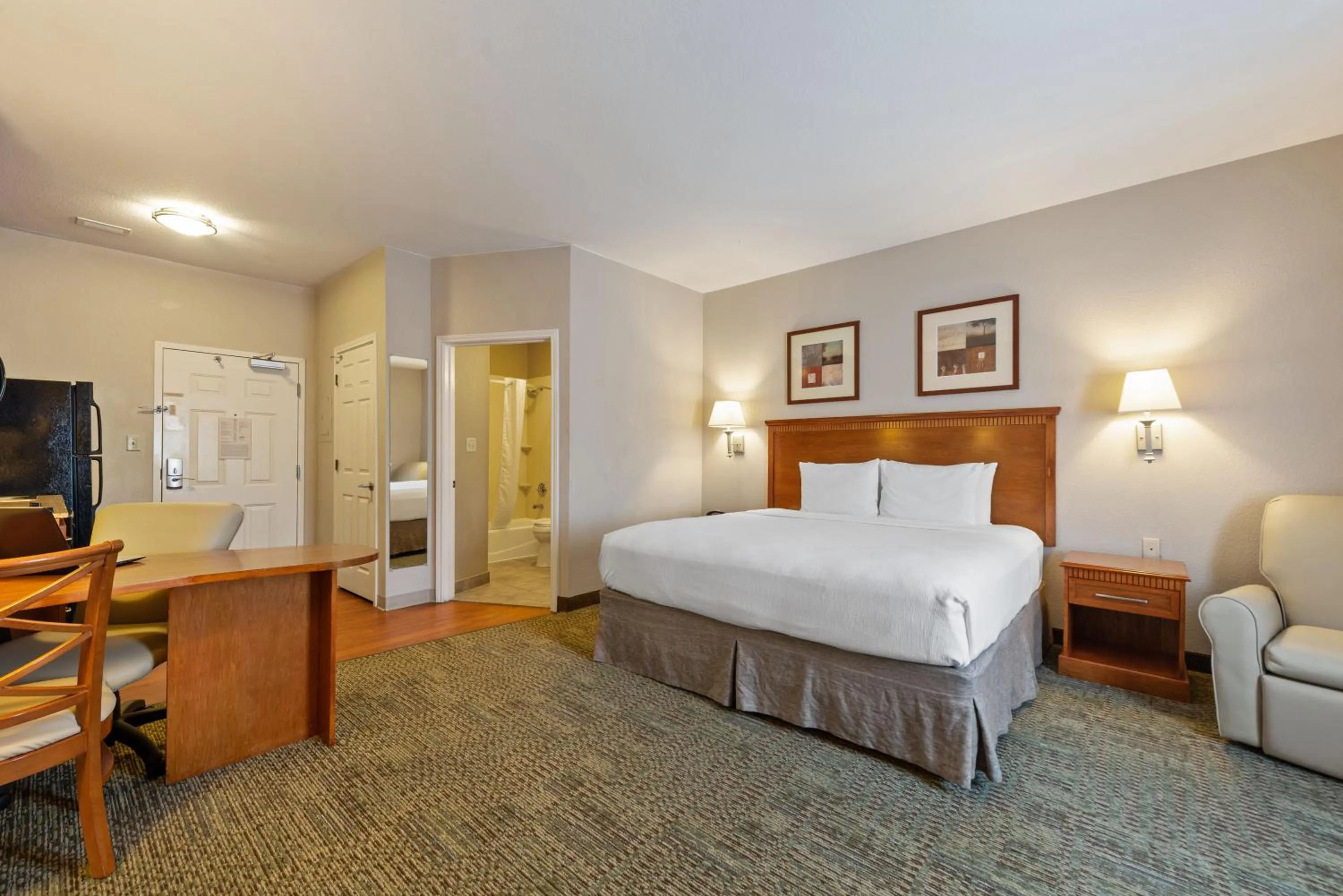 Bed in Extended Stay America Suites - Houston - IAH Airport