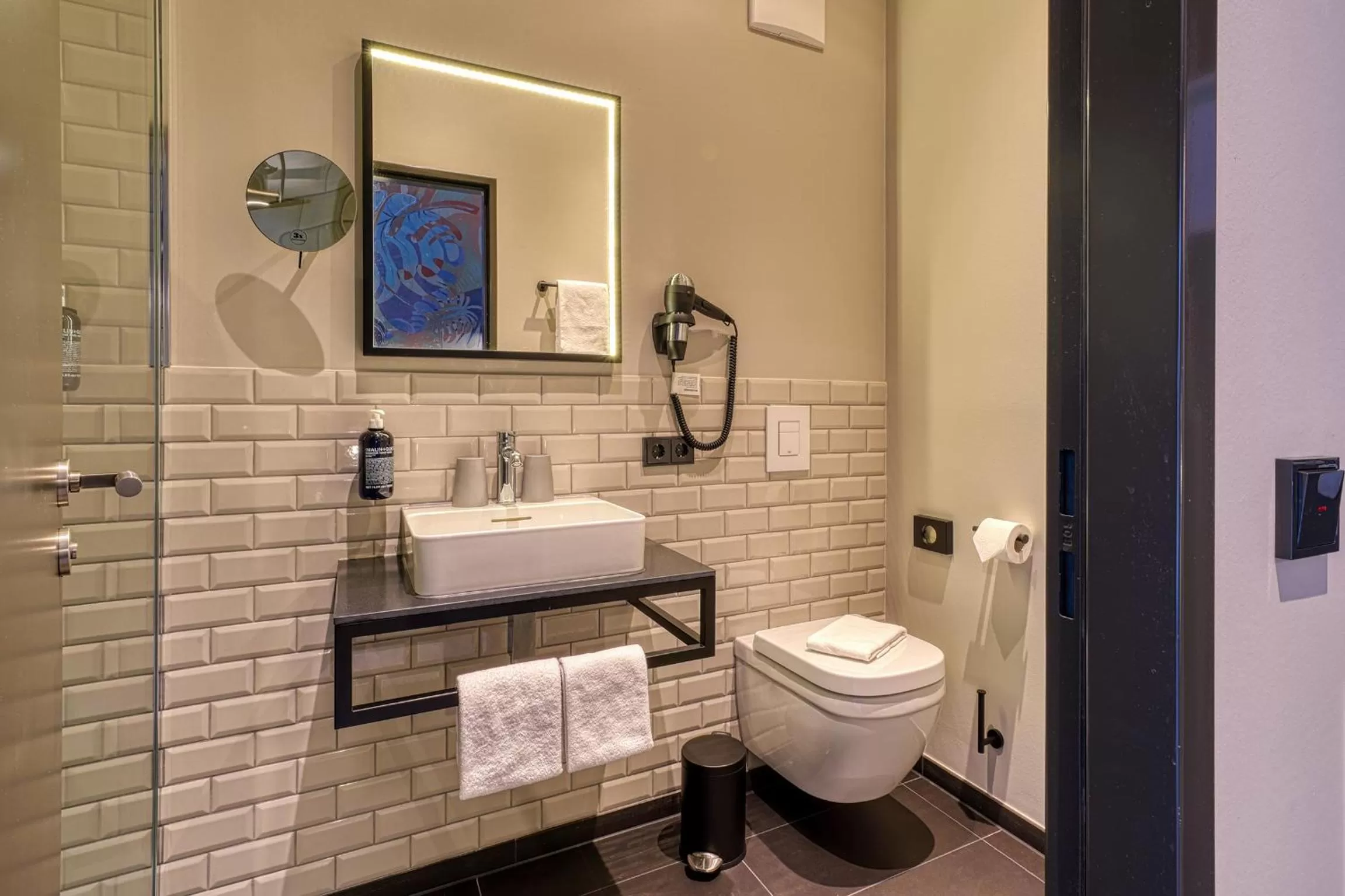 Bathroom in Vienna House Easy by Wyndham Bonn City