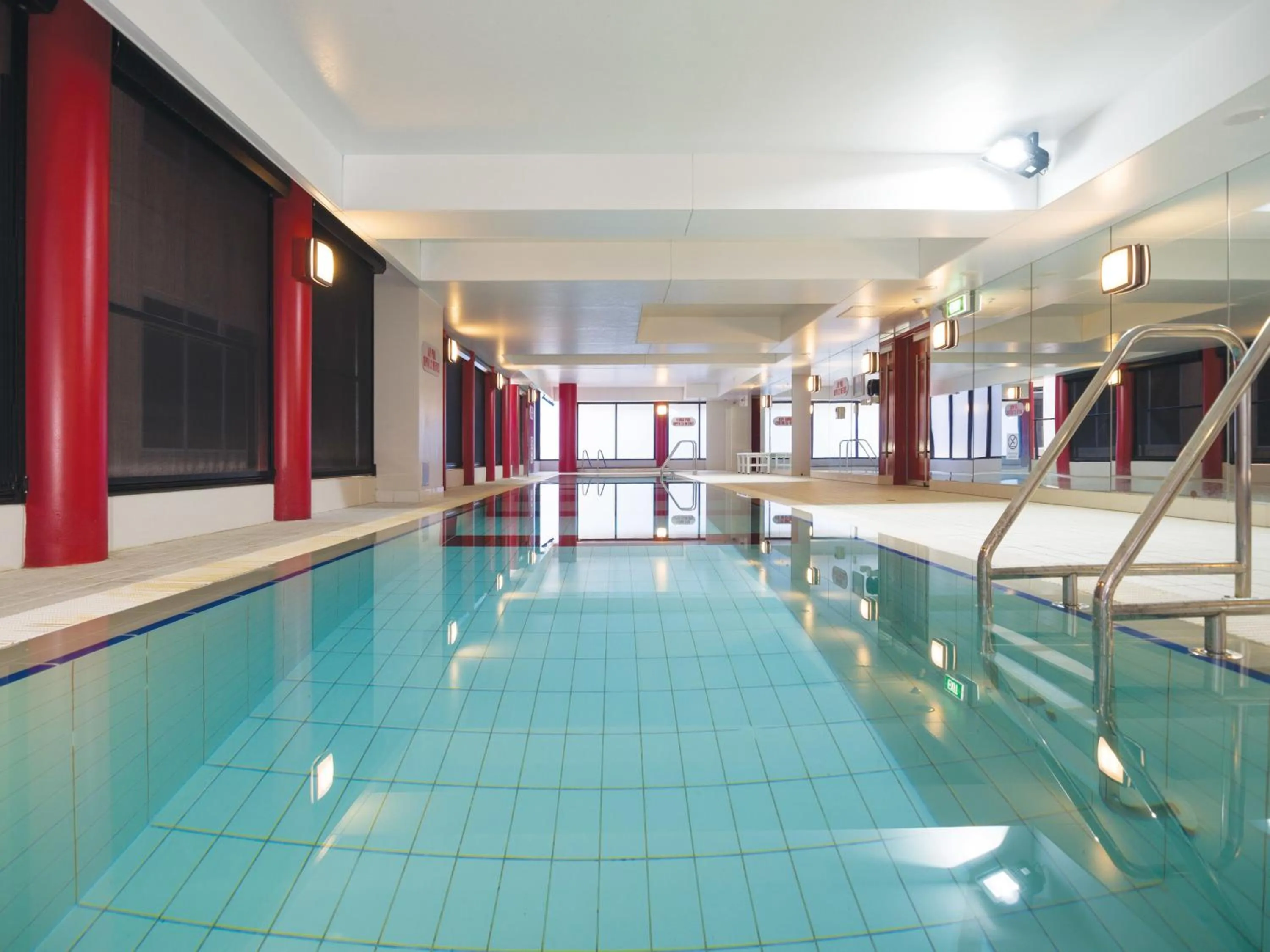 Swimming pool in Oaks Adelaide Horizons Suites