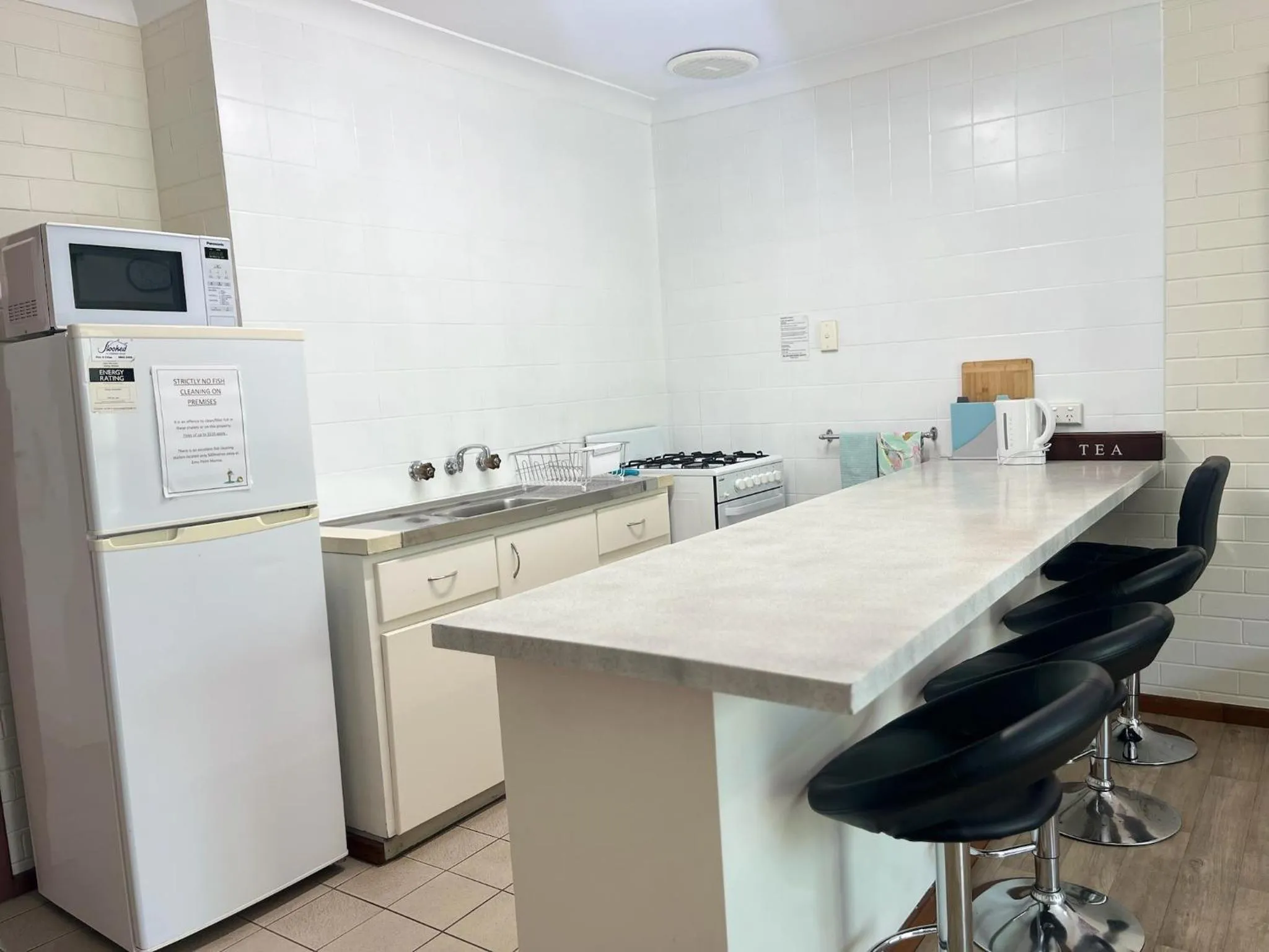 Kitchen or kitchenette in Emu Beach Chalets