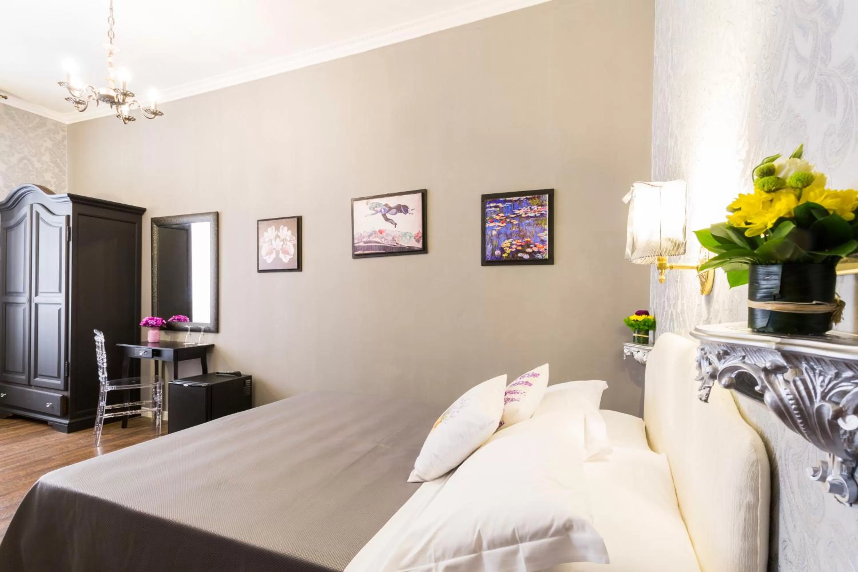 Photo of the whole room, Bed in Hotel Residenza In Farnese