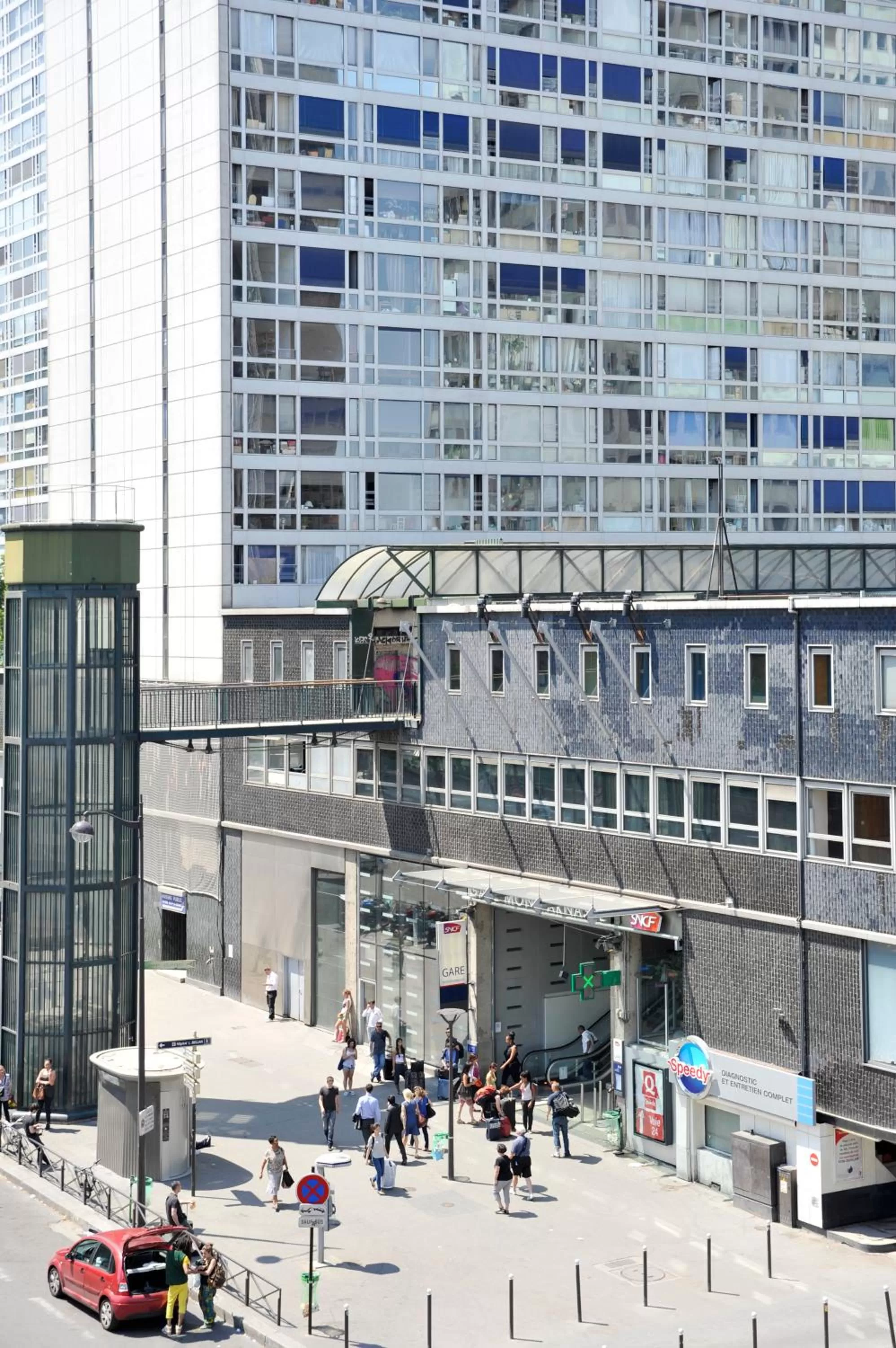 Nearby landmark in HOTEL DE PARIS MONTPARNASSE