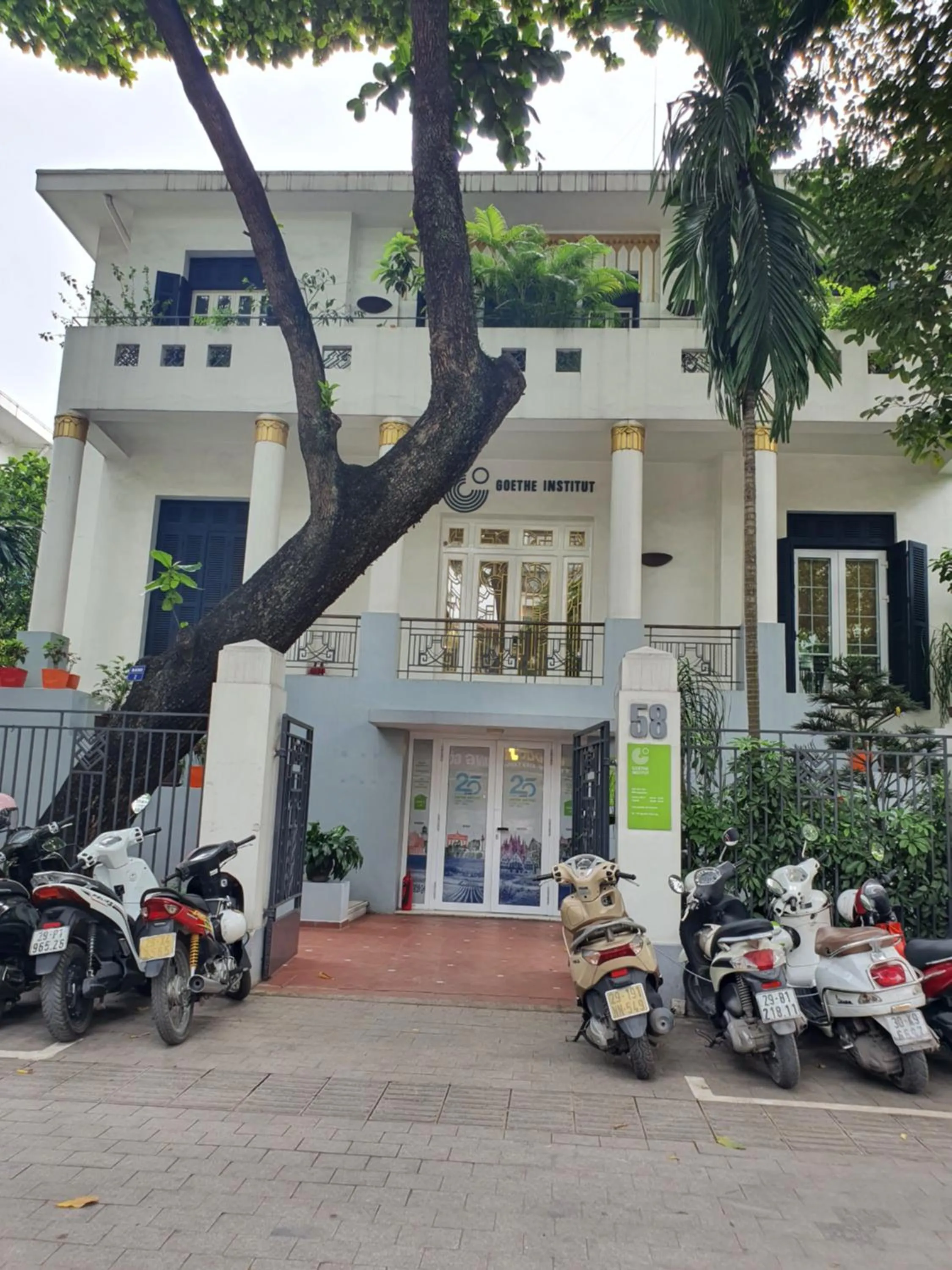 Neighbourhood in Memory Hotel