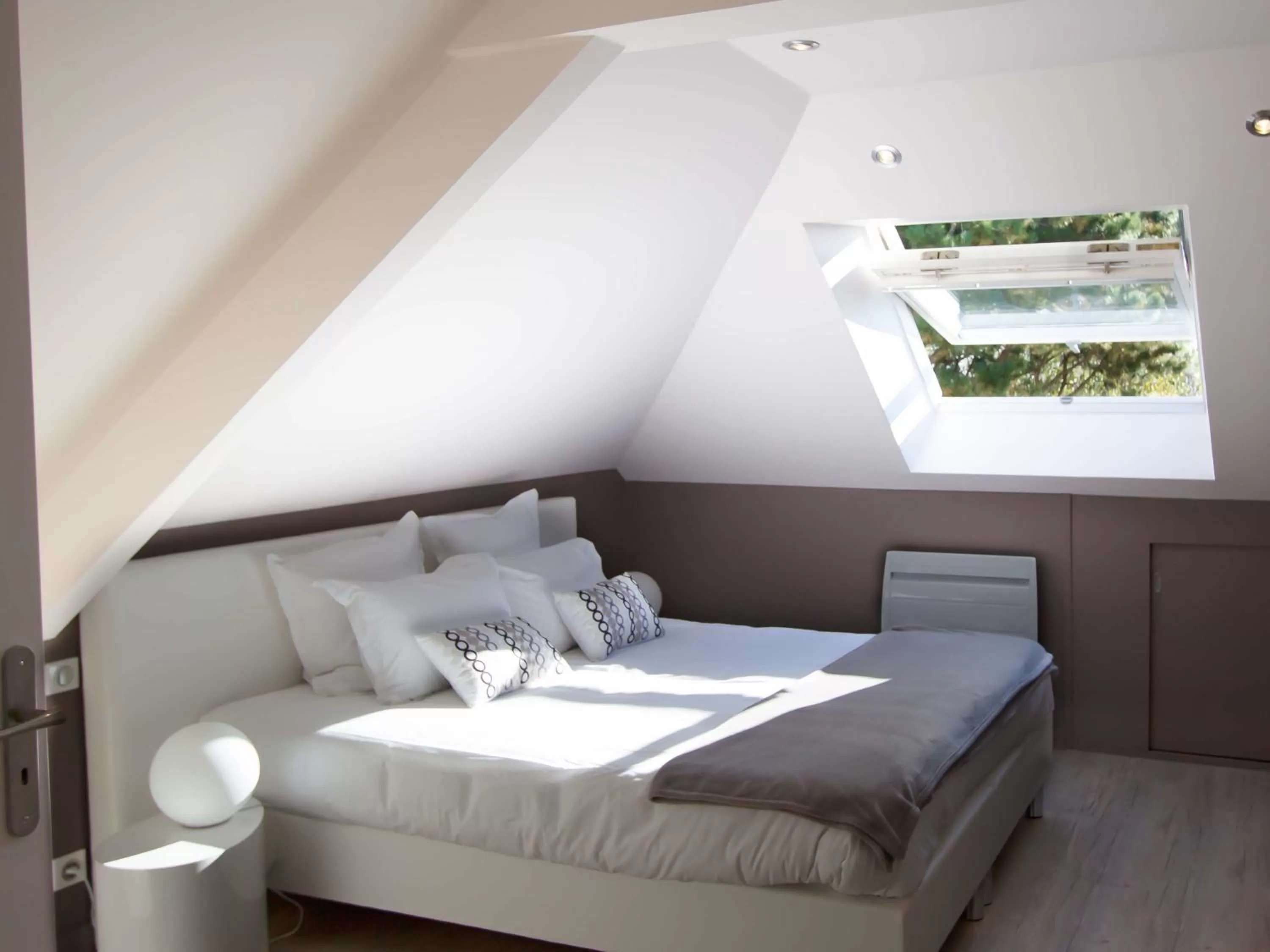 Bedroom, Bed in La Dolce Vita