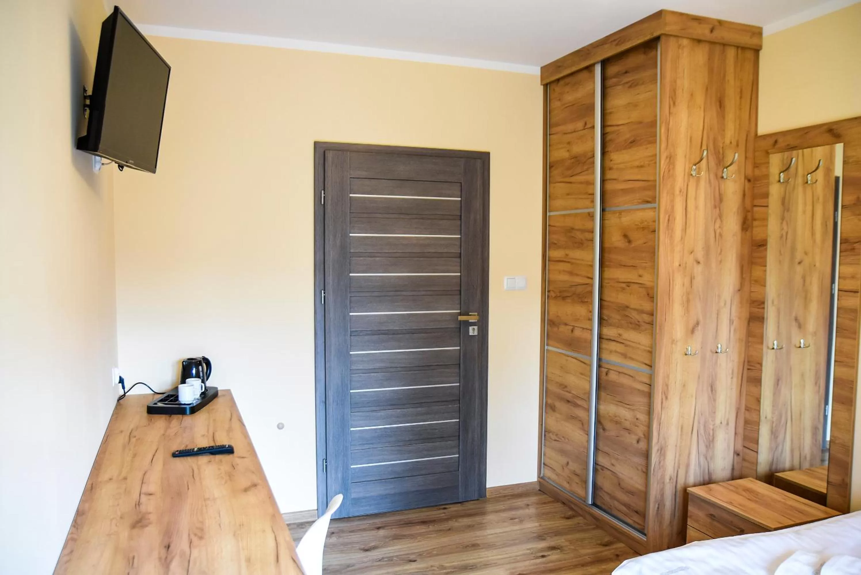 Bed, TV/Entertainment Center in Willa Szczepaniakówka