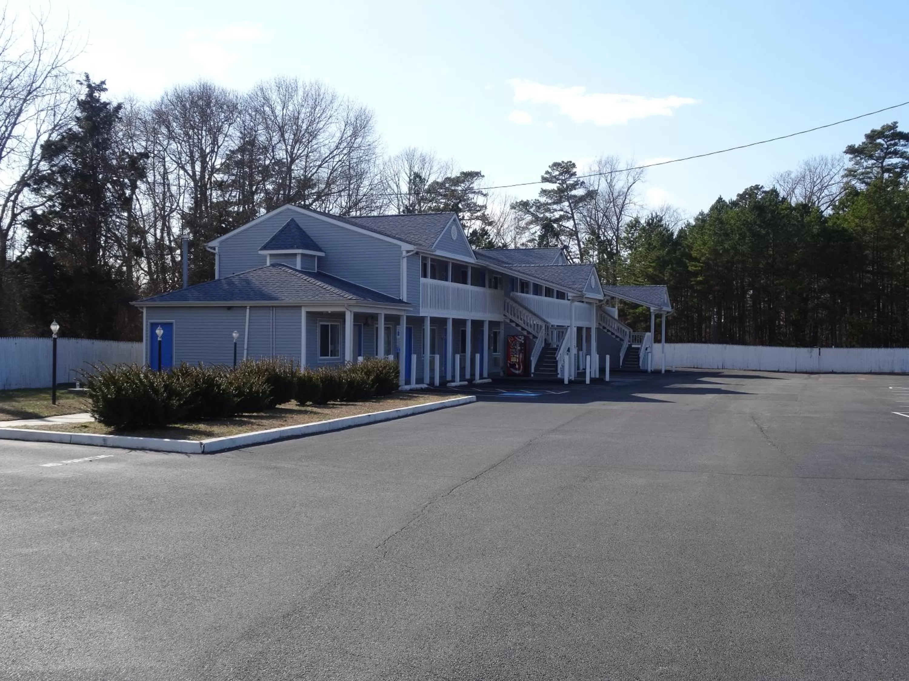 Village Inn & Suites - Smithville