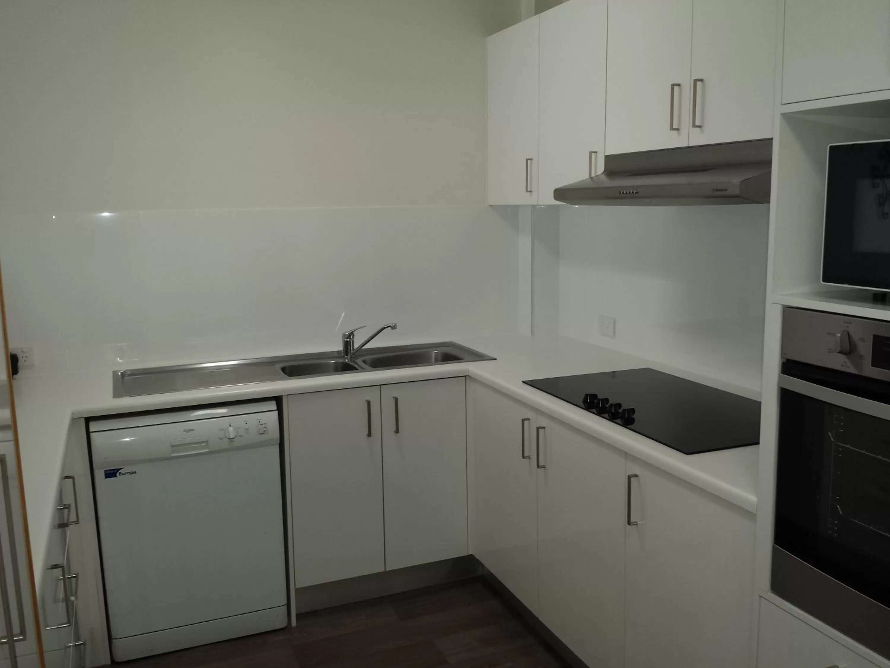 Kitchen or kitchenette in Kirribilli Apartments