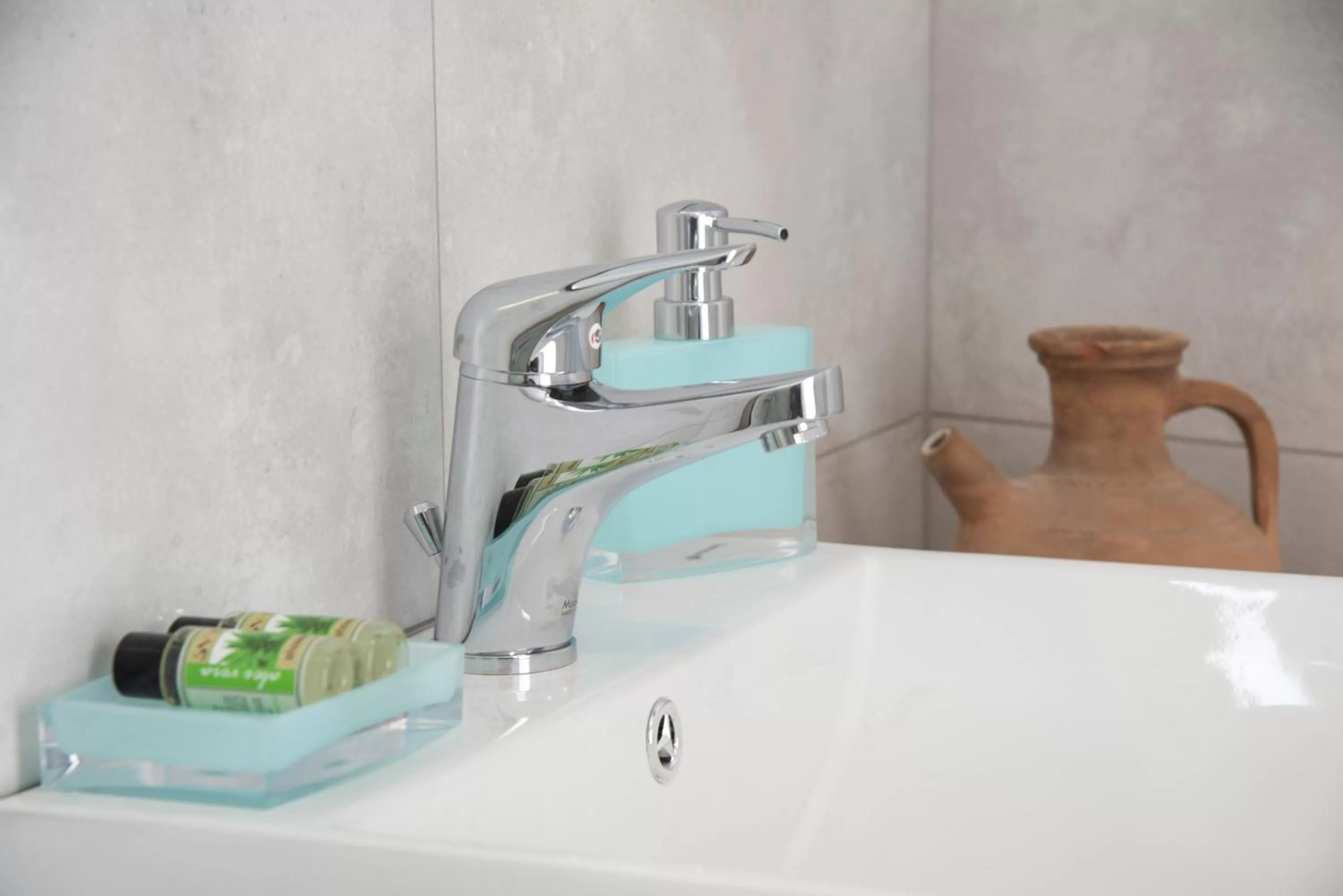 Bathroom in Naiades Marina Hotel