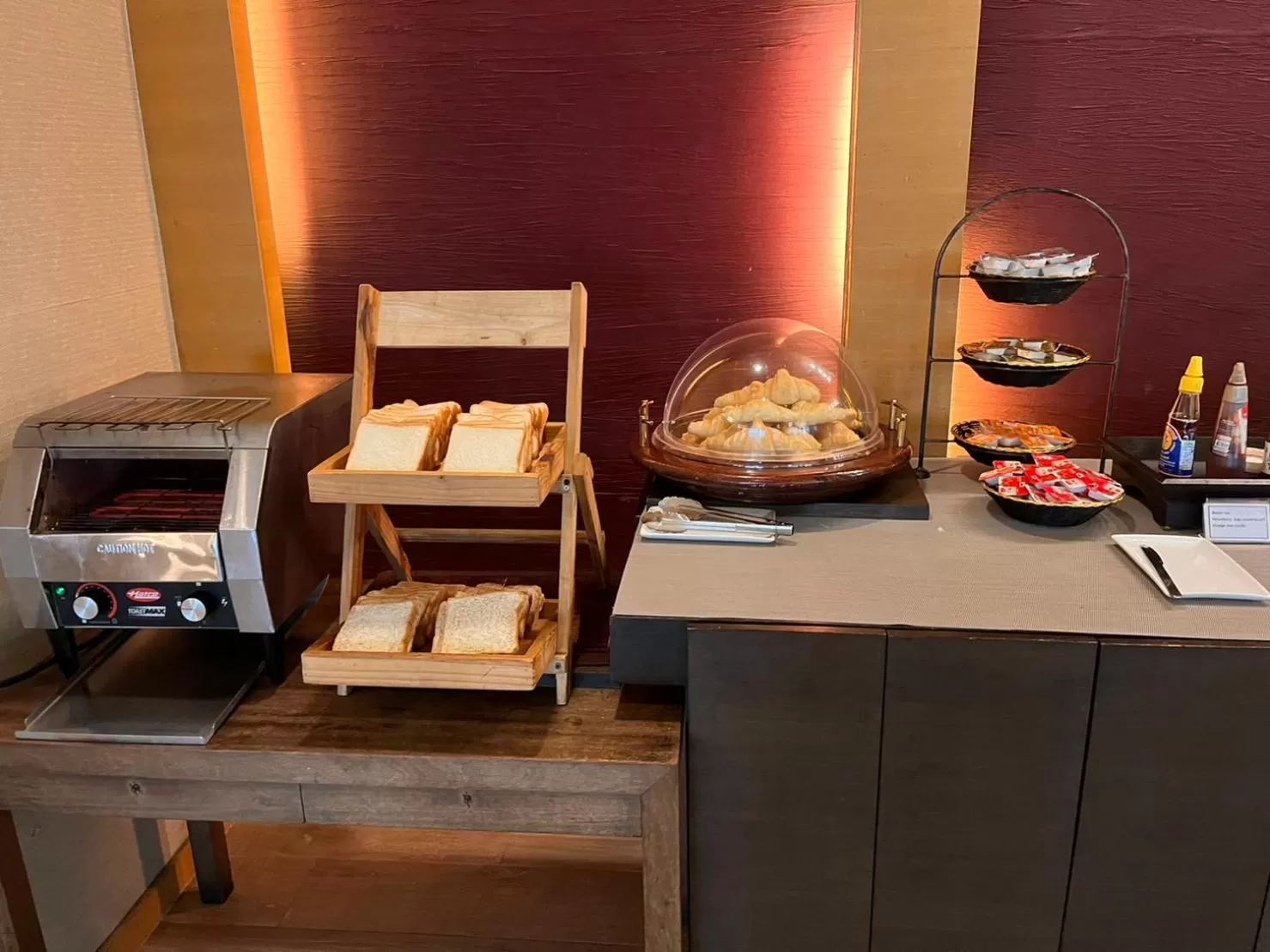 Restaurant/places to eat in Urbana Sathorn Hotel, Bangkok