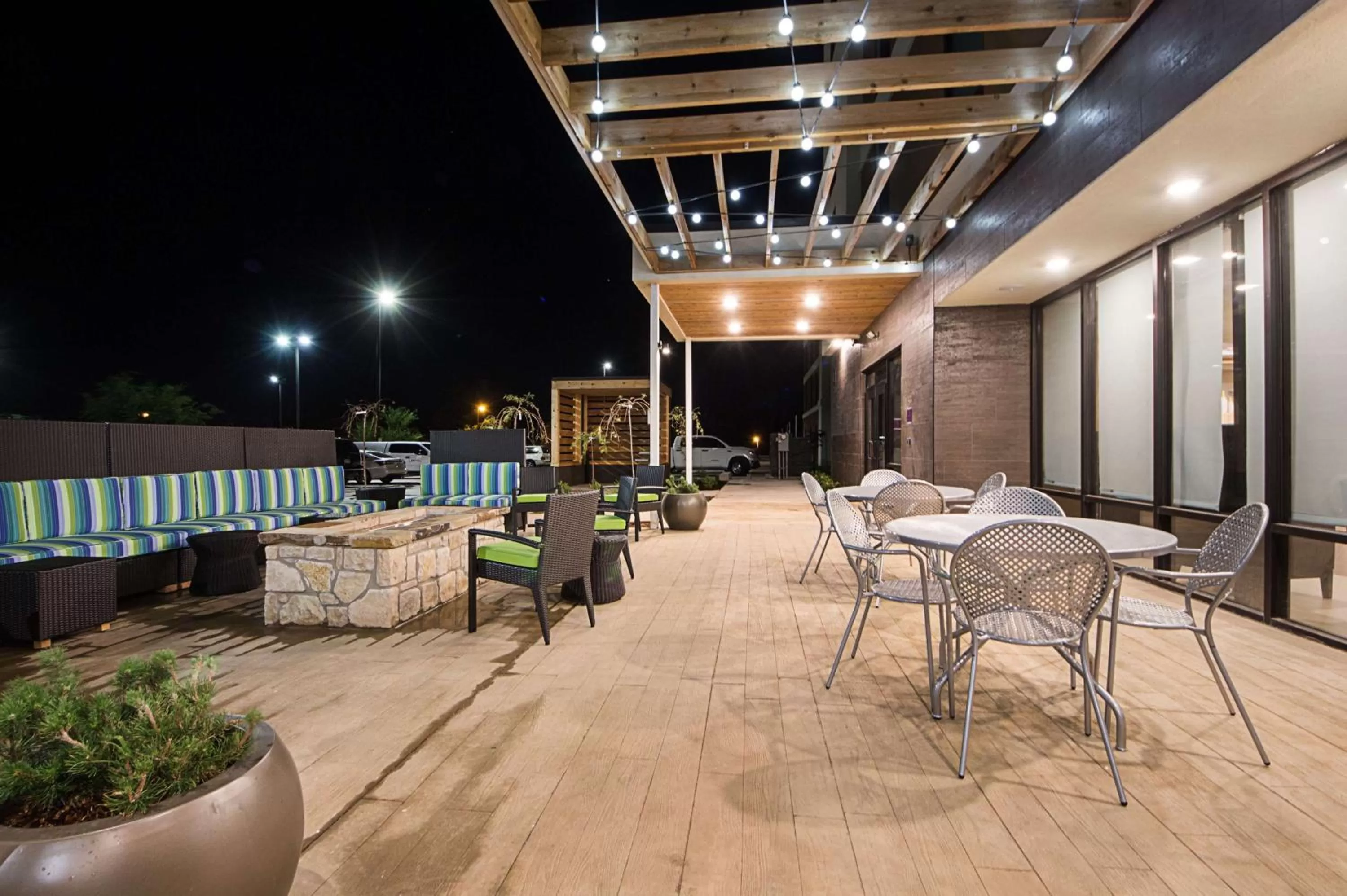 Patio in Home2 Suites By Hilton Oklahoma City Yukon