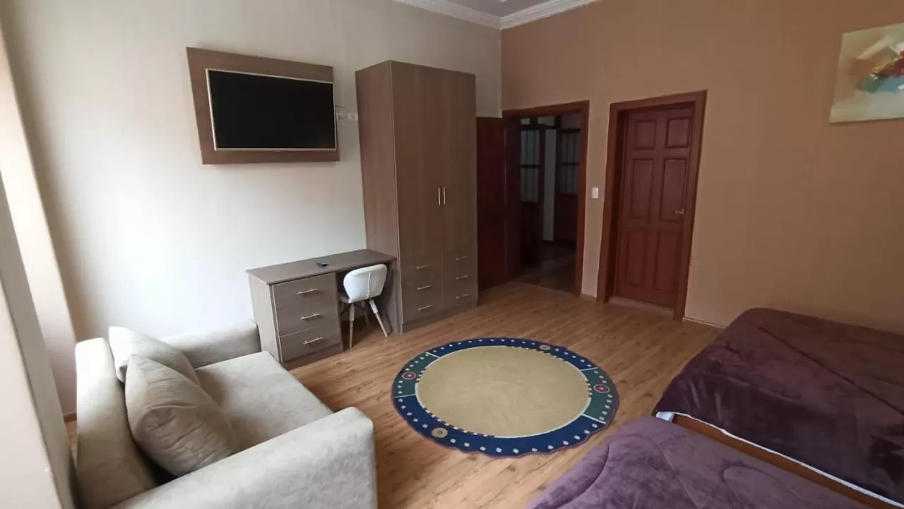 Bed, TV/Entertainment Center in Casa San Benito Hospedaje