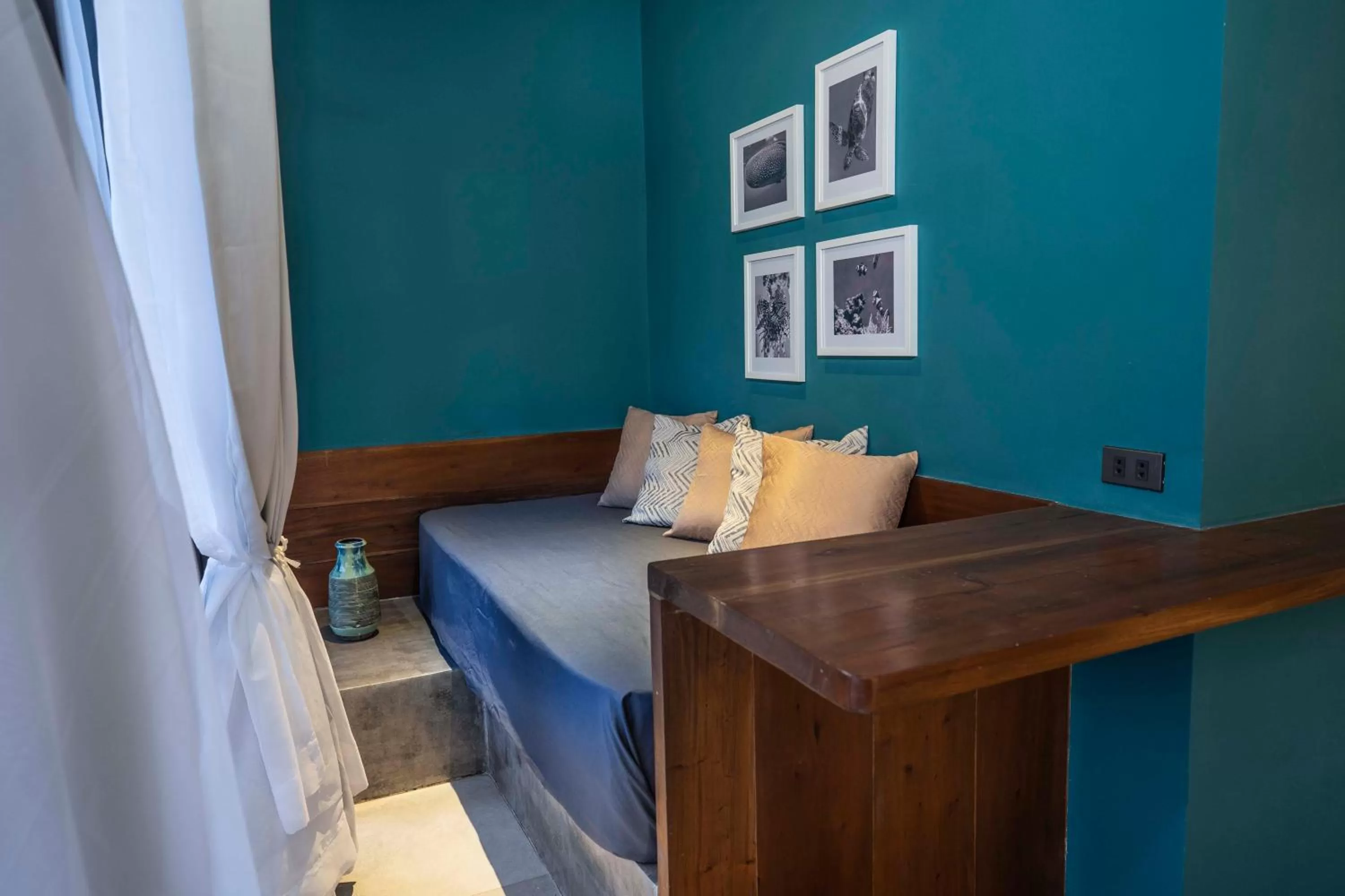 Bed in Bird of Paradise