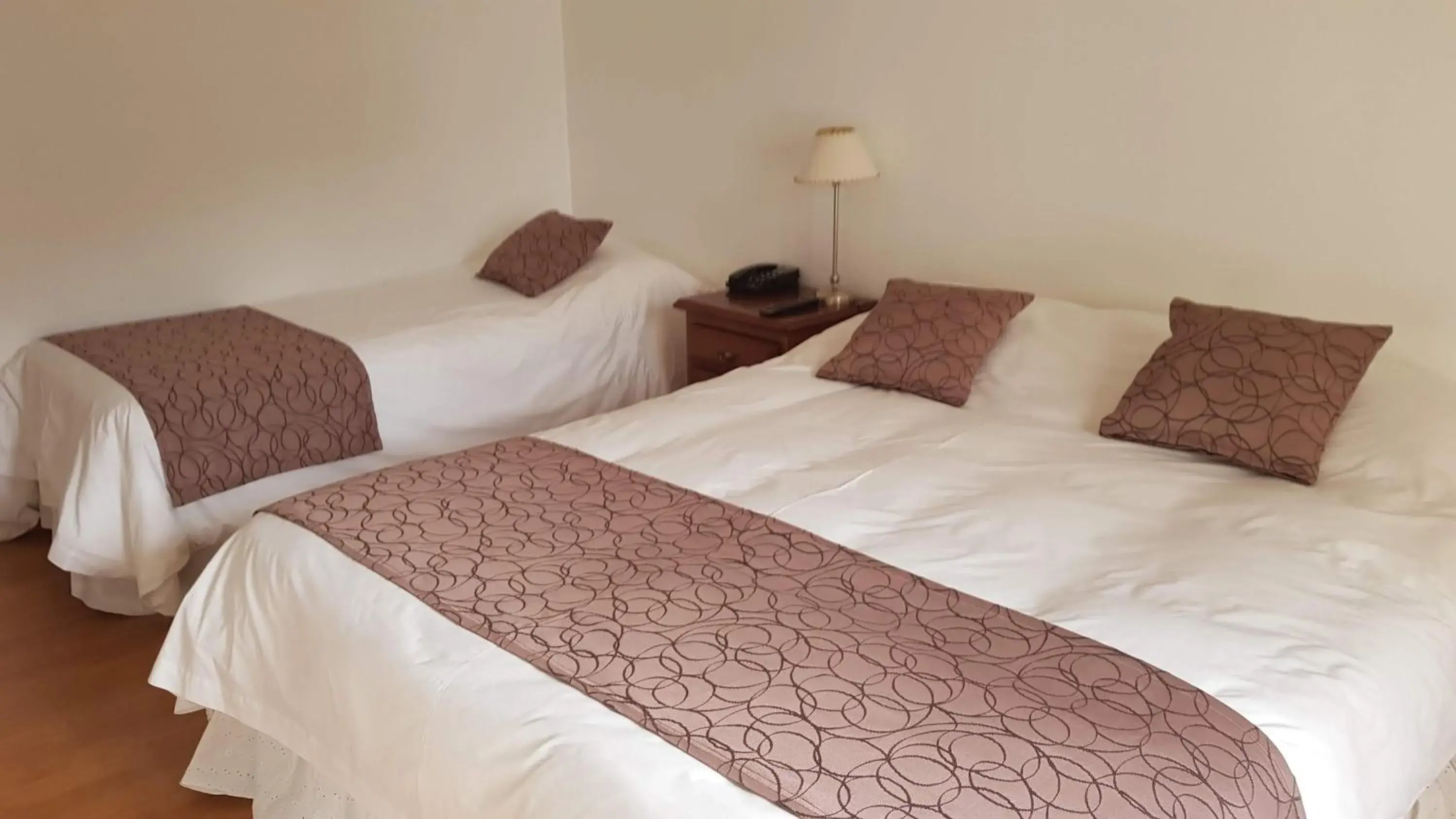 Standard Triple Room in Le Chatelet Standard Triple Room in Le Chatelet