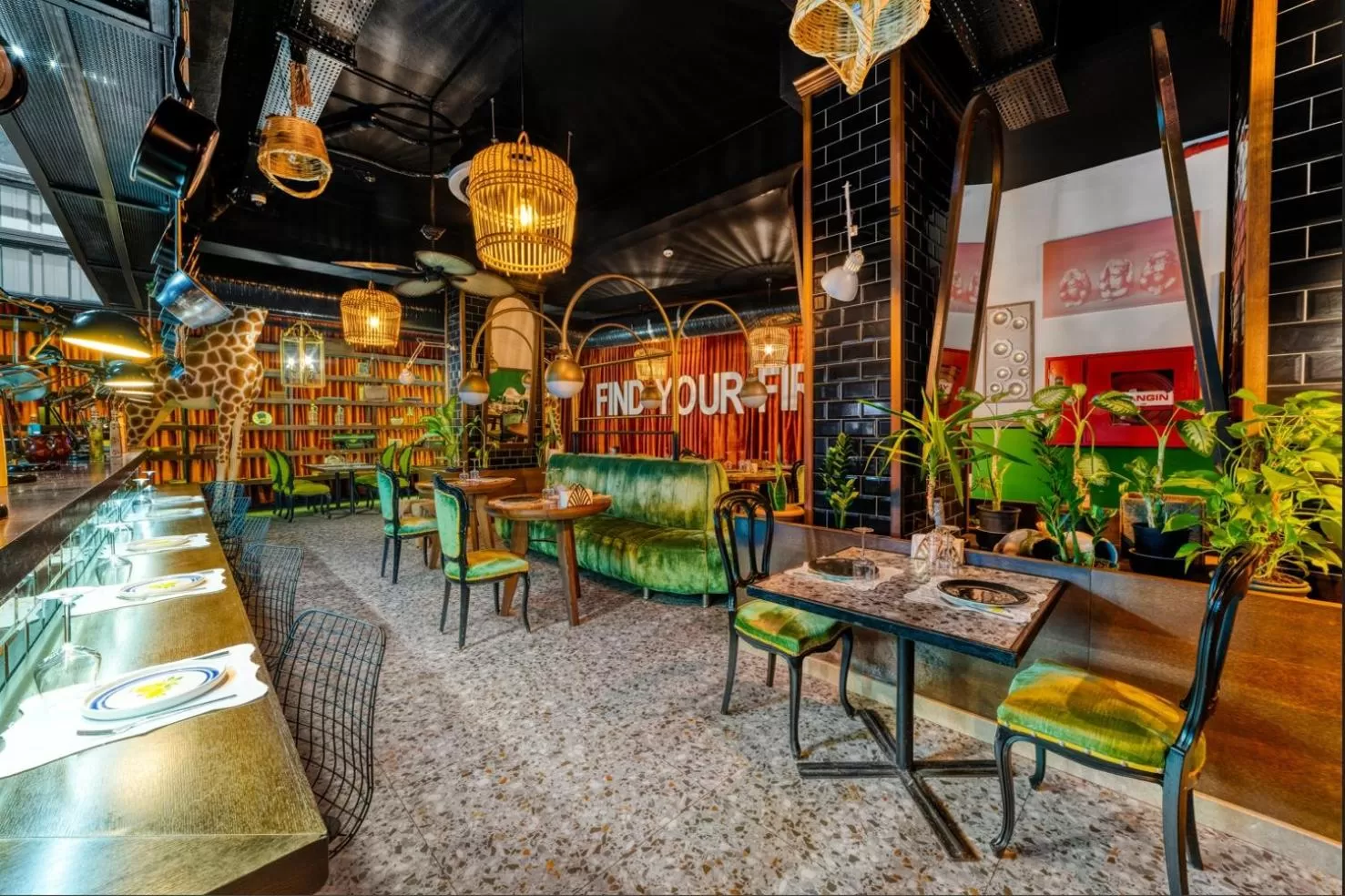 Restaurant/places to eat in Anjeliq Downtown Boutique Hotel