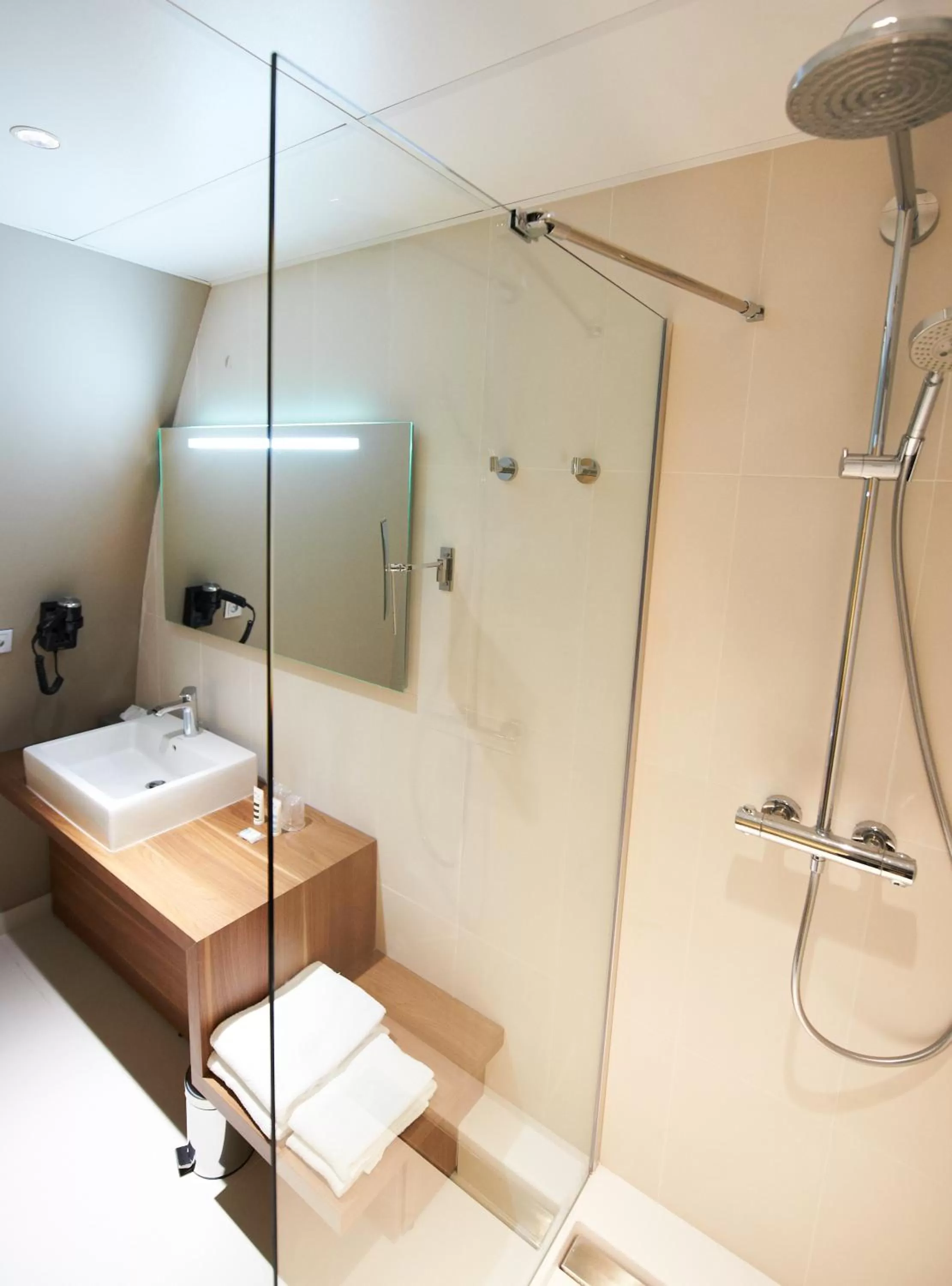 Bathroom in Mercure Cholet Centre