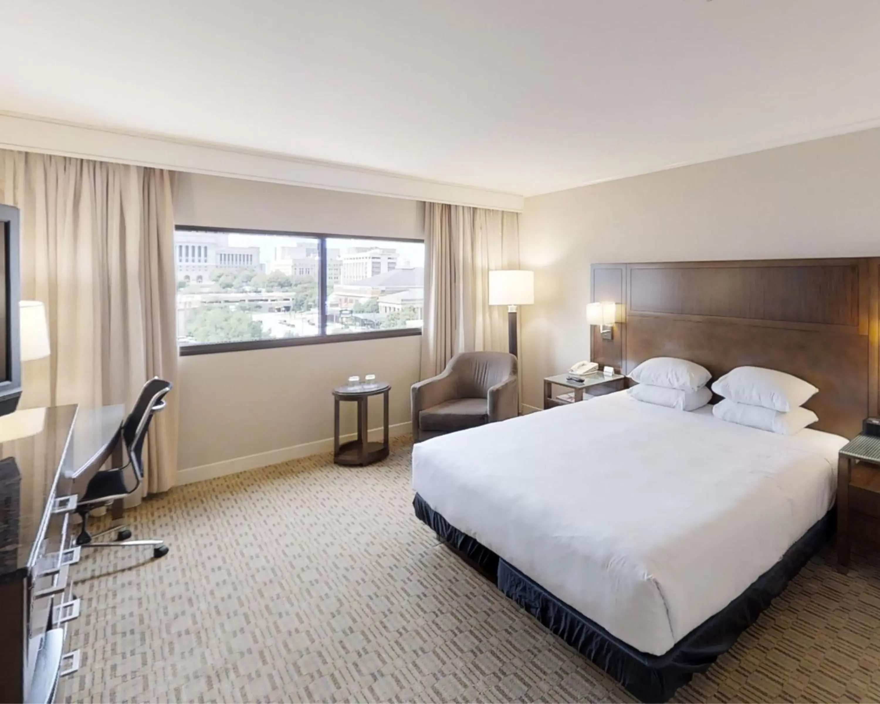 King Room with City View in Hyatt Regency Milwaukee King Room with City View in Hyatt Regency Milwaukee