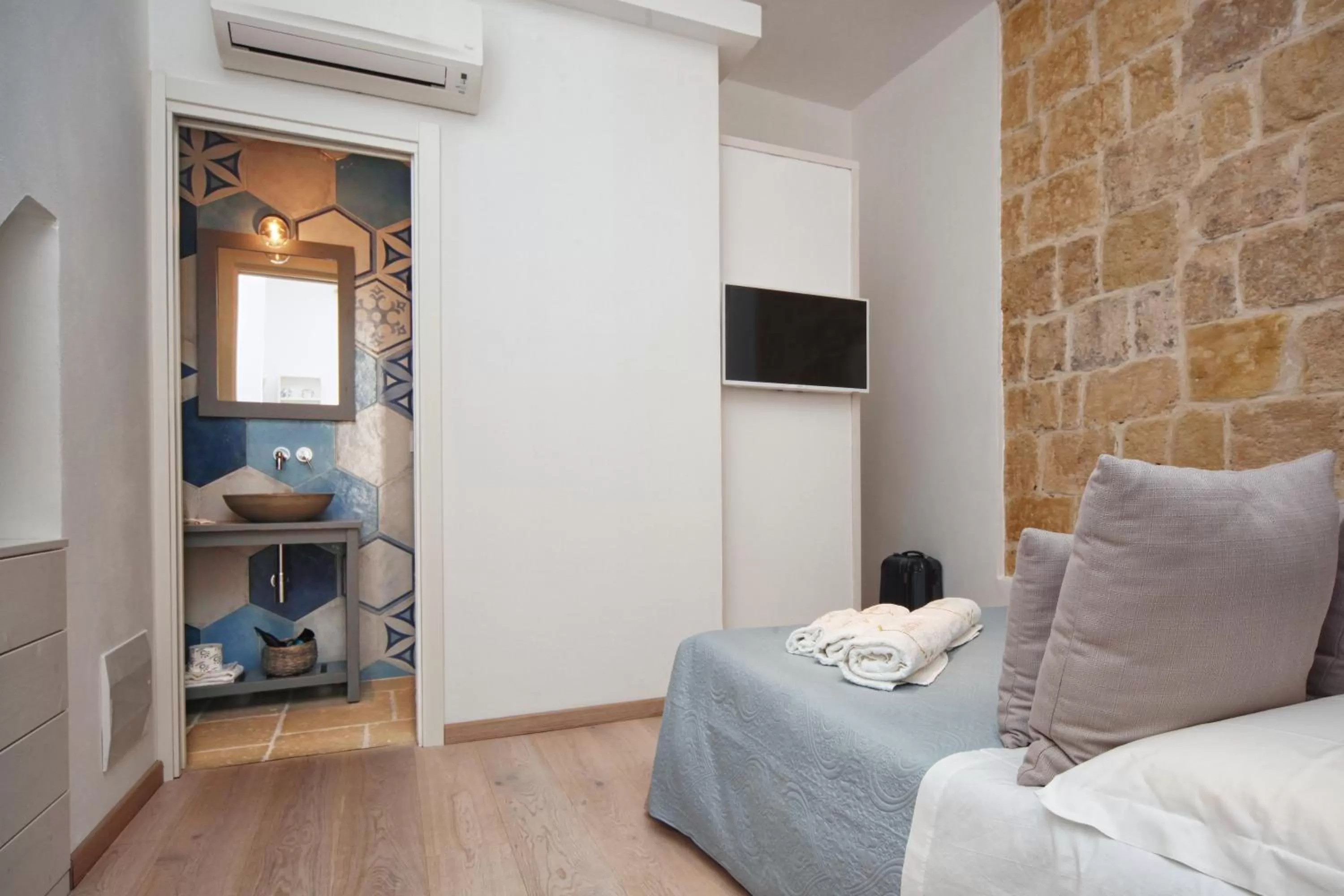 TV and multimedia in Mare Versus Luxury Suites