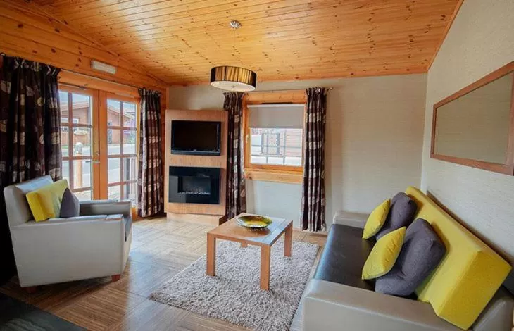 Communal lounge/ TV room in Ingliston Country Club Hotel