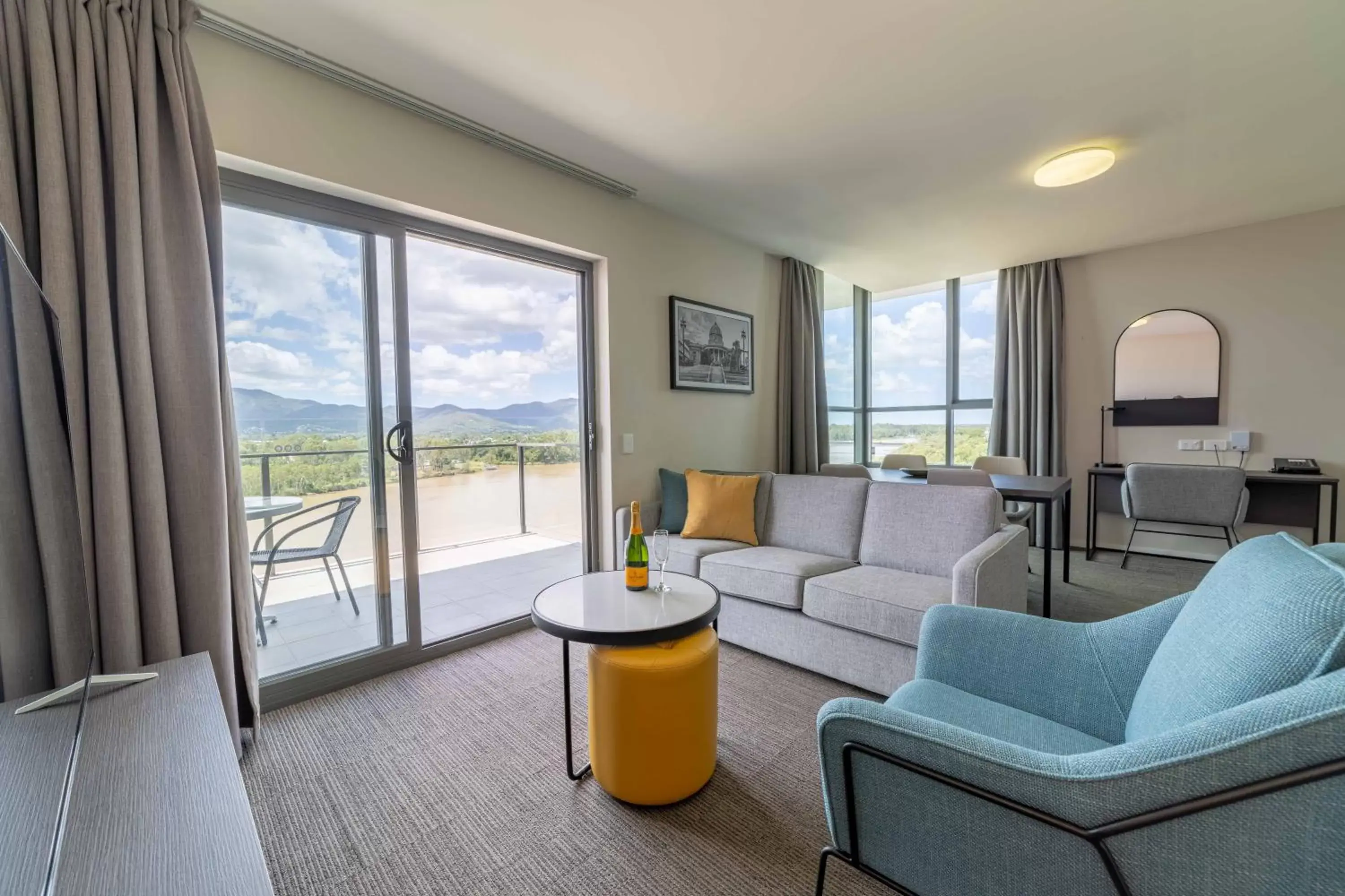 One-Bedroom Apartment with River View in Quest Rockhampton One-Bedroom Apartment with River View in Quest Rockhampton
