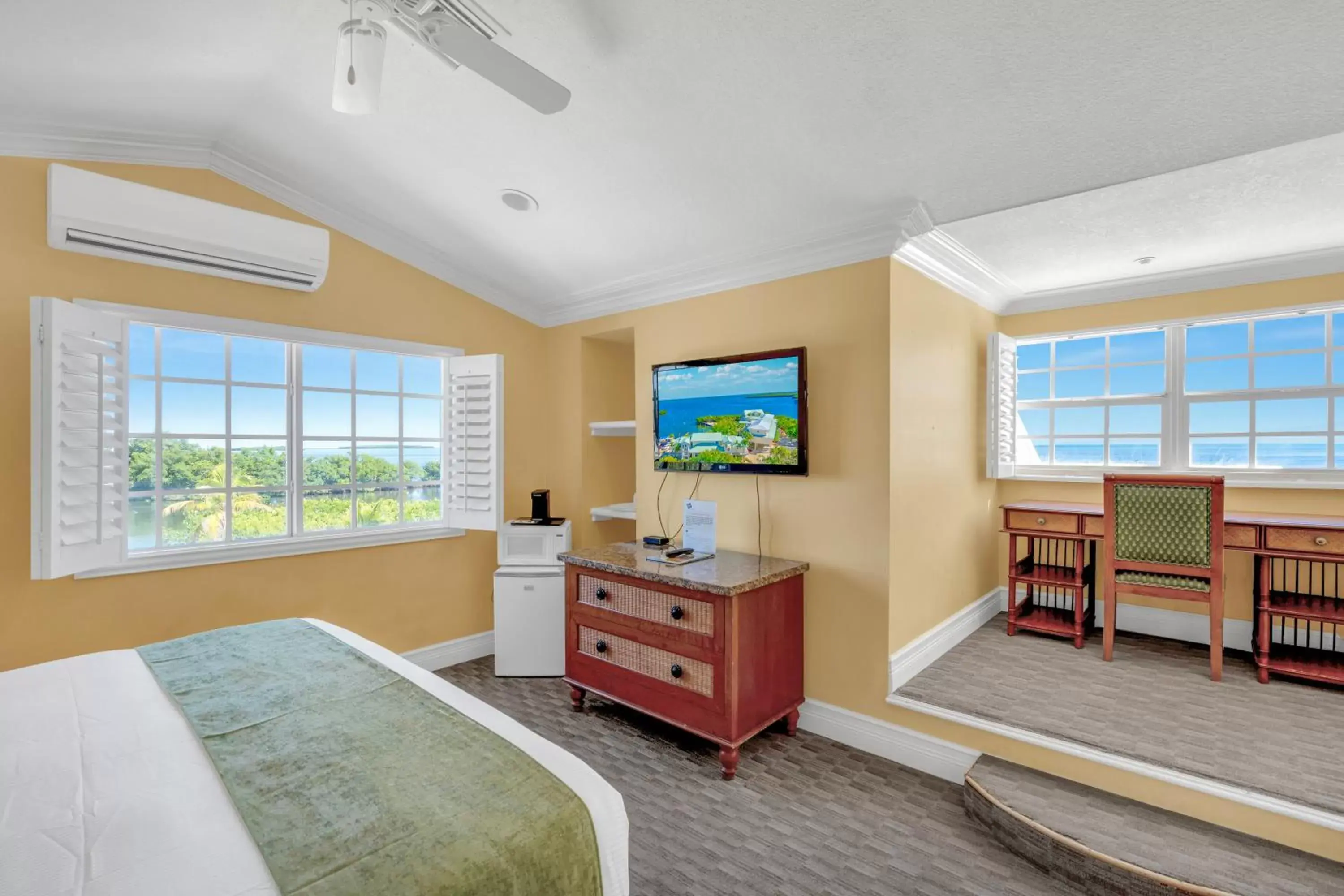Deluxe King Room with Ocean View - Non-Smoking in Dove Creek Resort & Marina, Trademark Collection by Wyndham Deluxe King Room with Ocean View - Non-Smoking in Dove Creek Resort & Marina, Trademark Collection by Wyndham