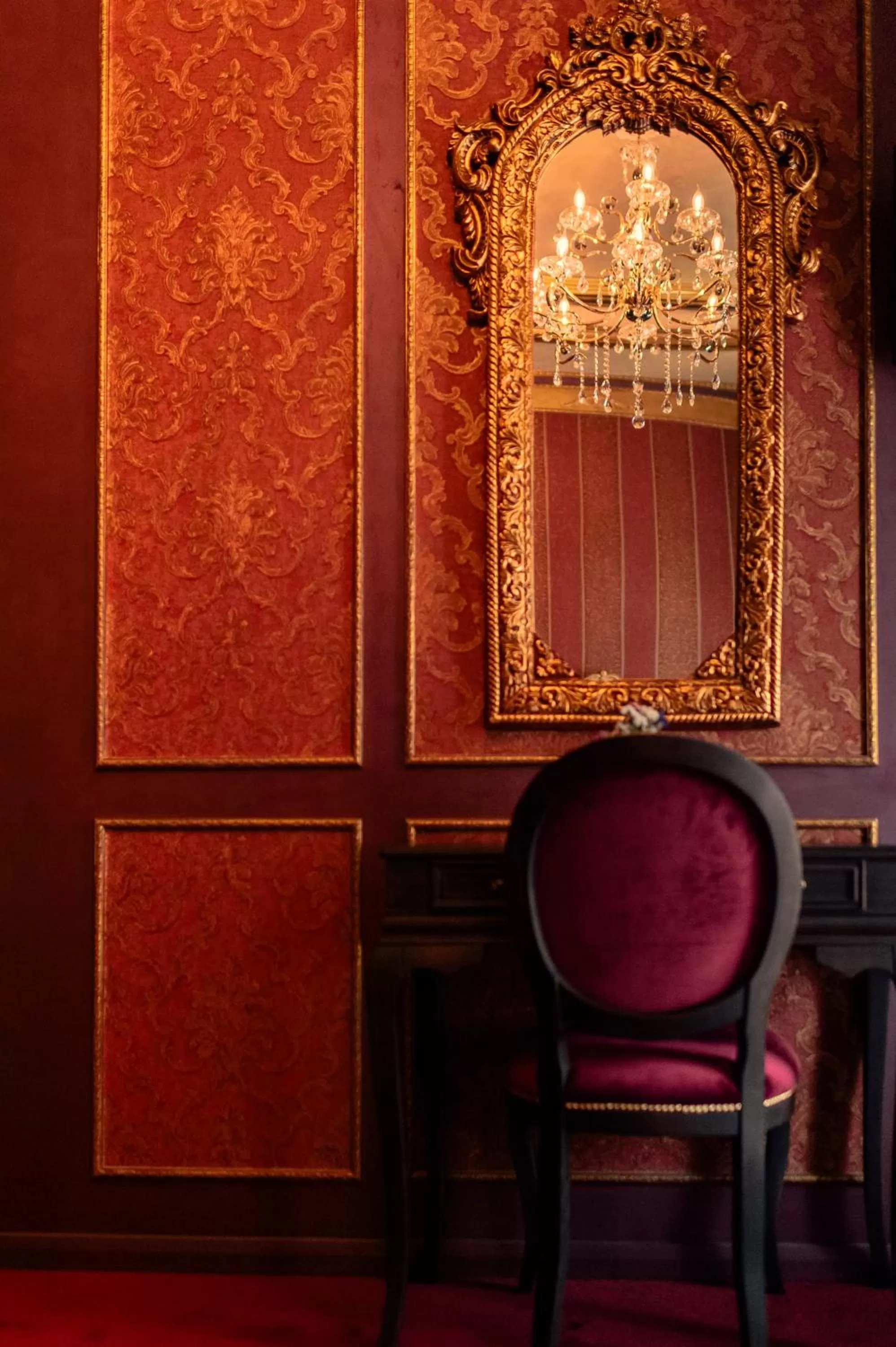 Decorative detail, Restaurant/Places to Eat in Belle Epoque Boutique (Adult Only)