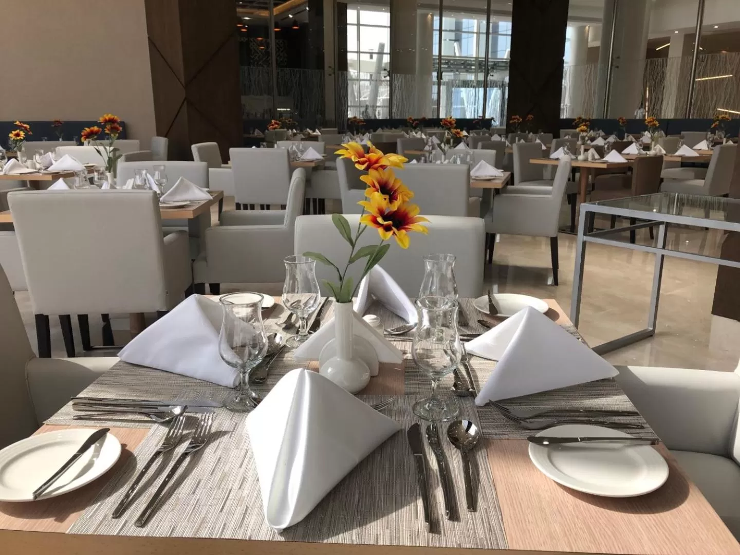 Restaurant/places to eat in Cristal Amaken Hotel Riyadh