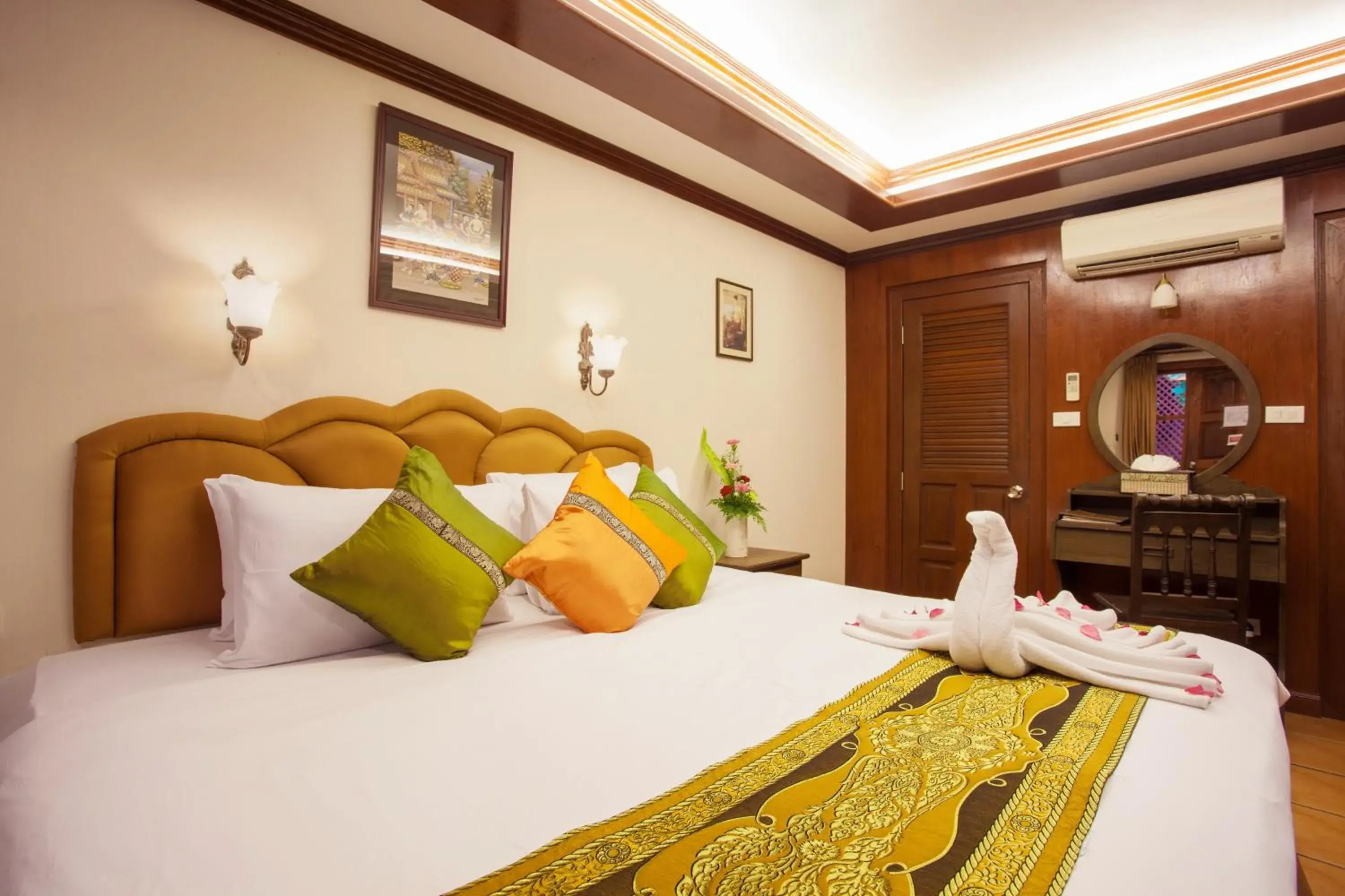 Superior Room with Garden View in Royal Phawadee Village Patong - 2 Minutes walk to the beach Superior Room with Garden View in Royal Phawadee Village Patong - 2 Minutes walk to the beach