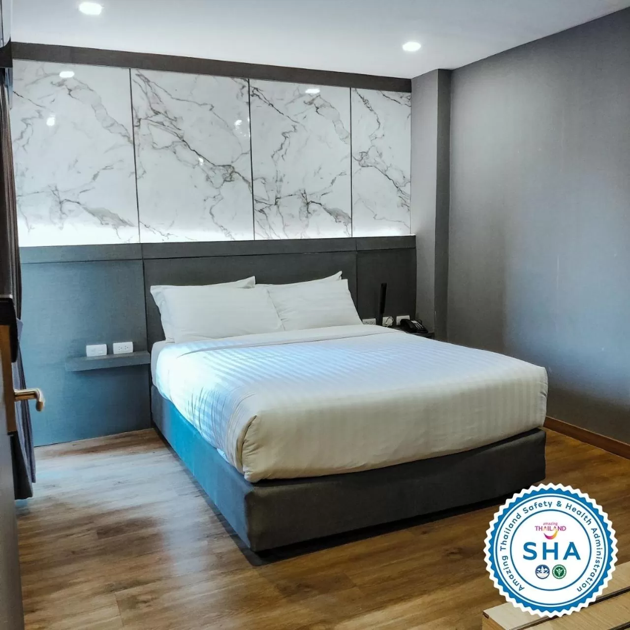 Bedroom in Hyde Park Hotel Bangkok