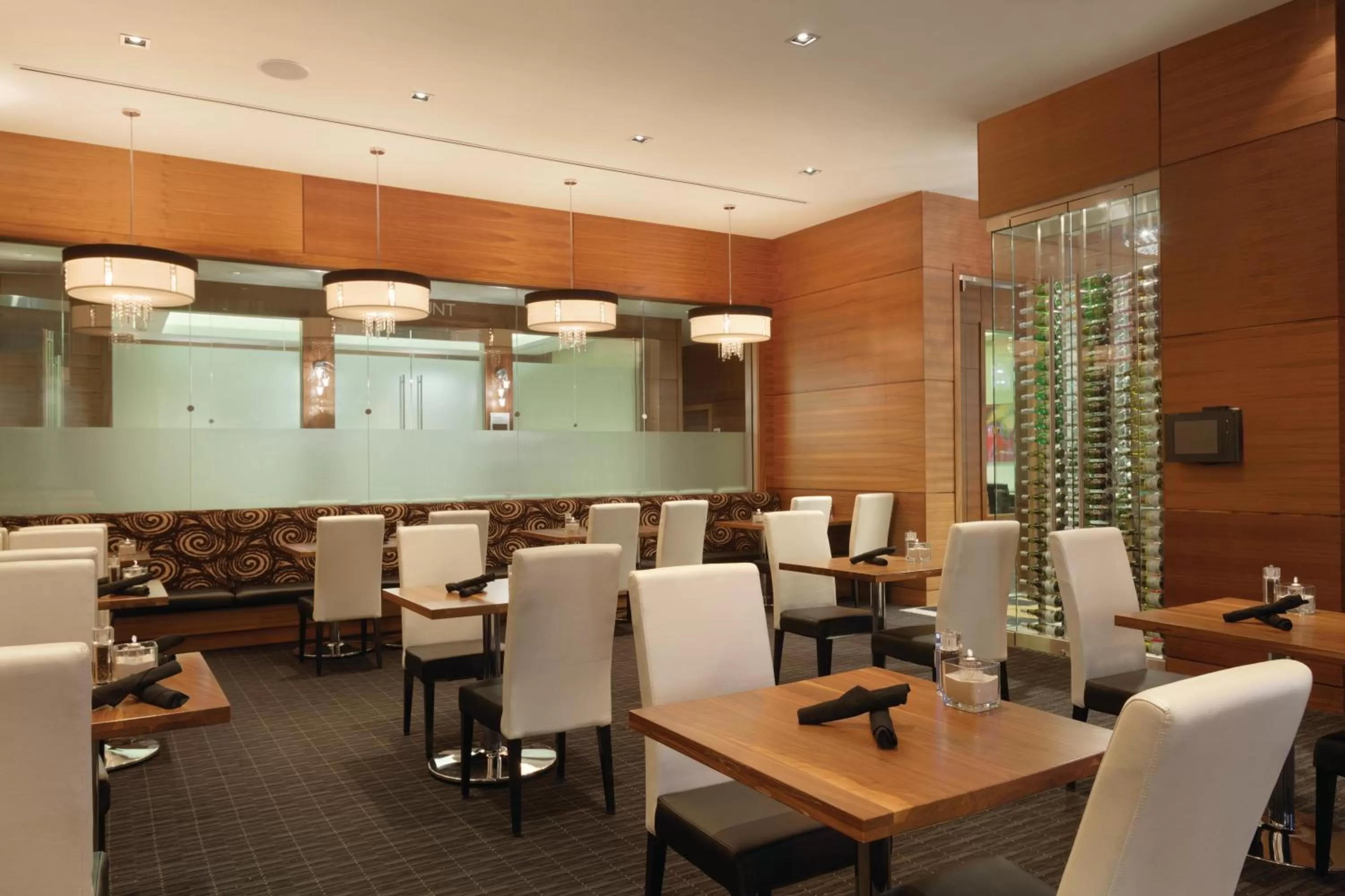 Restaurant/places to eat in Radisson Hotel & Conference Centre Calgary Airport
