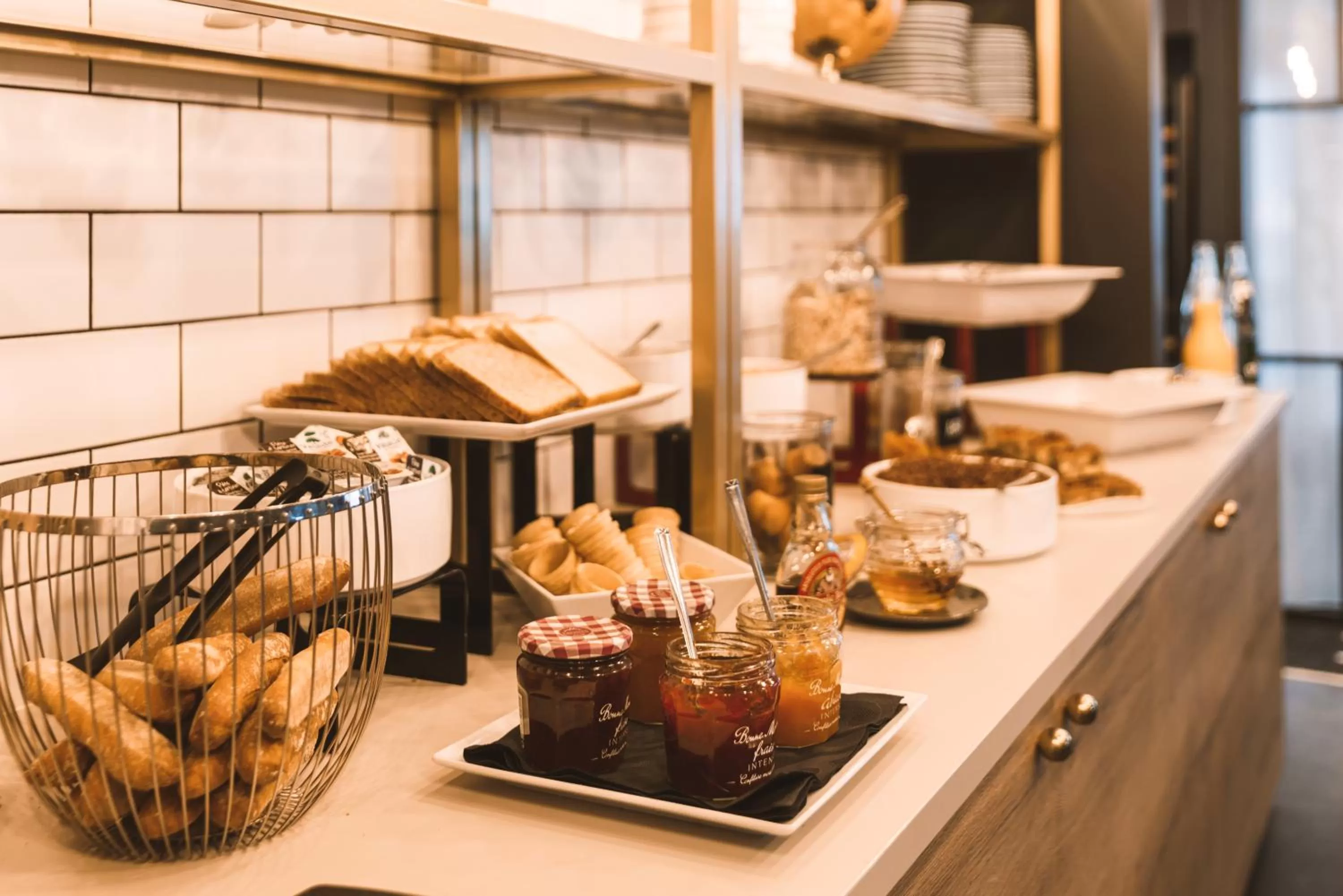 Buffet breakfast in Mercure Bordeaux Centre Ville