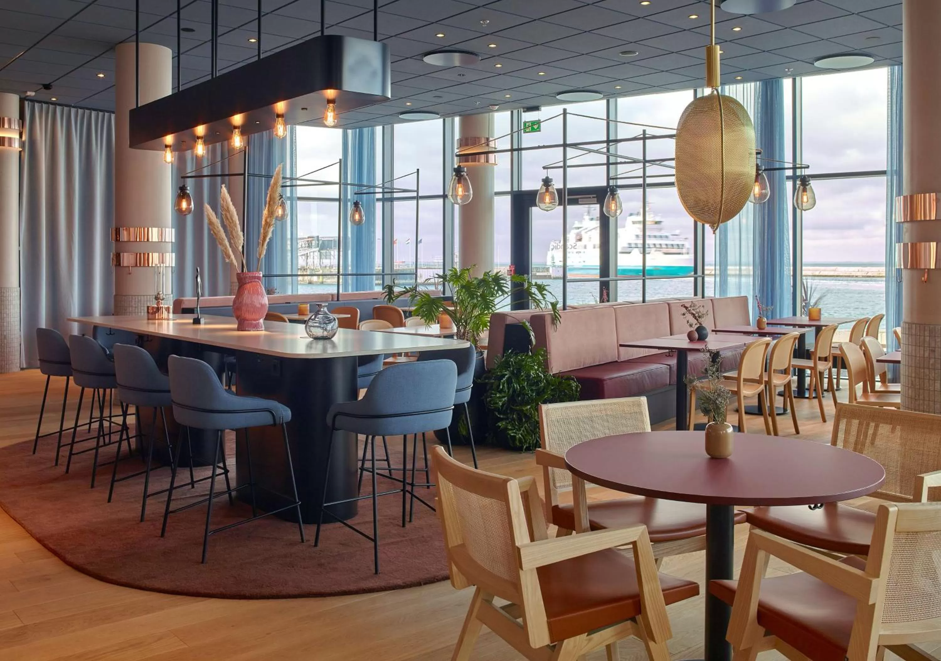 Restaurant/places to eat in Scandic Oceanhamnen
