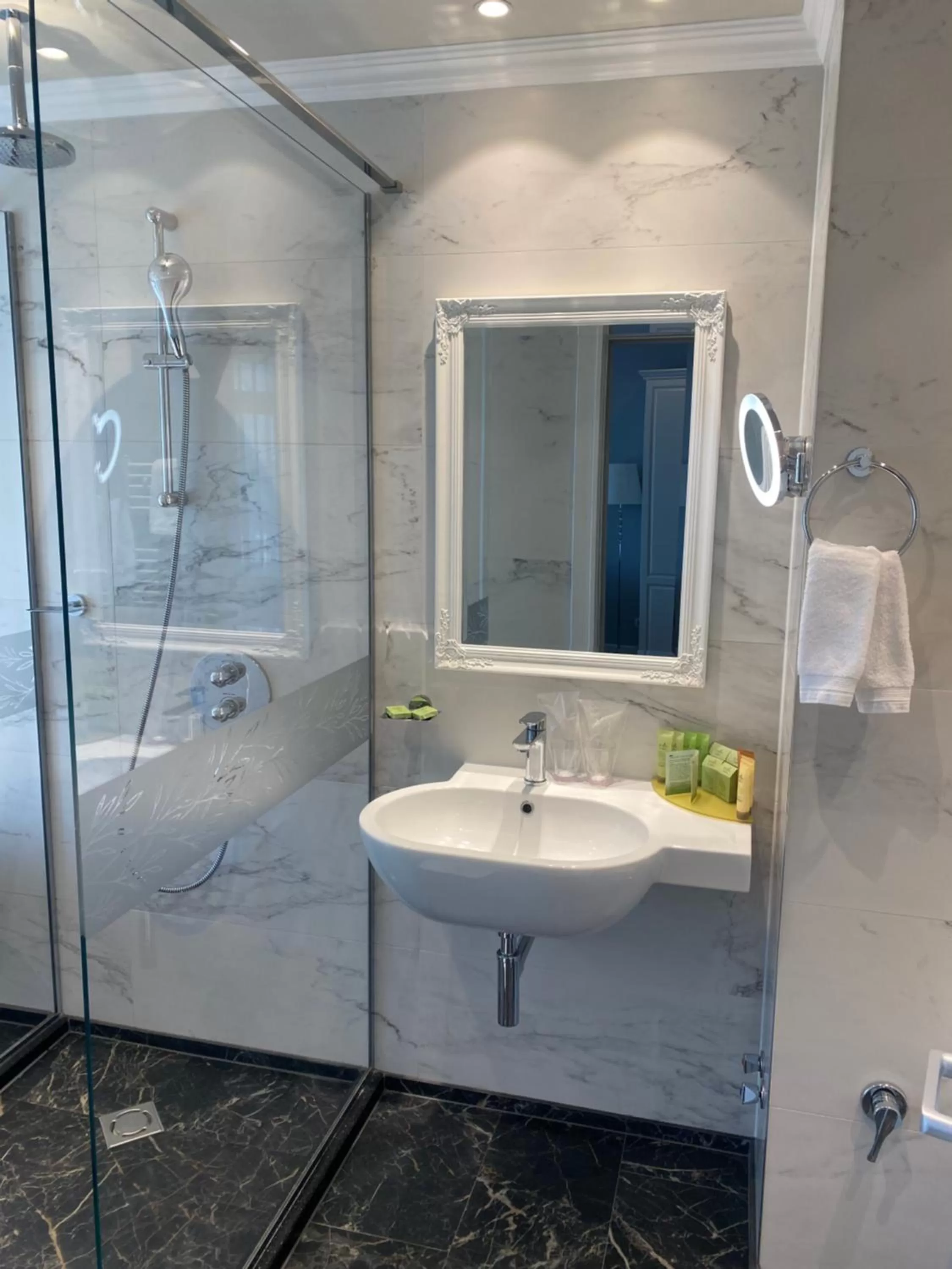 Bathroom in Hotel Residence Promenade