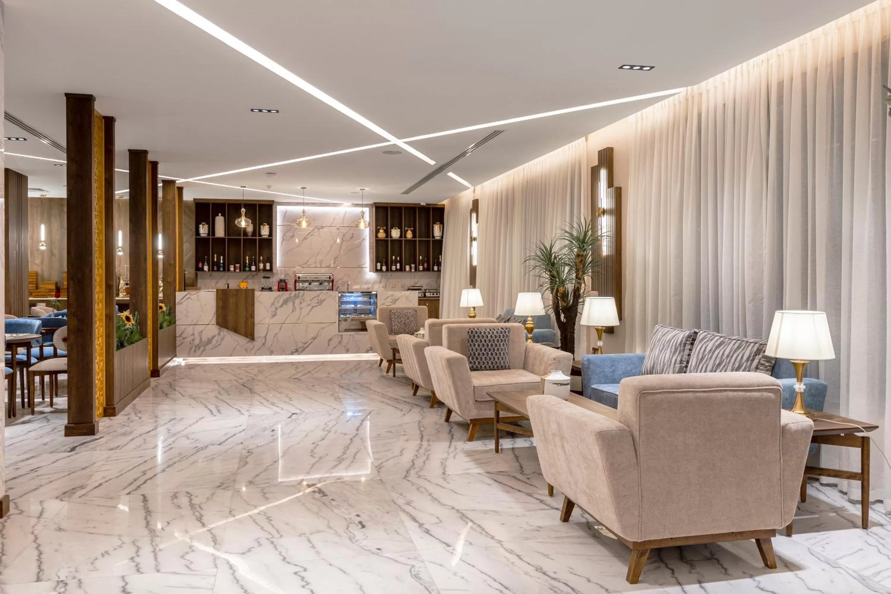 Lobby or reception in Seven Gardens Hotel Al Narjis