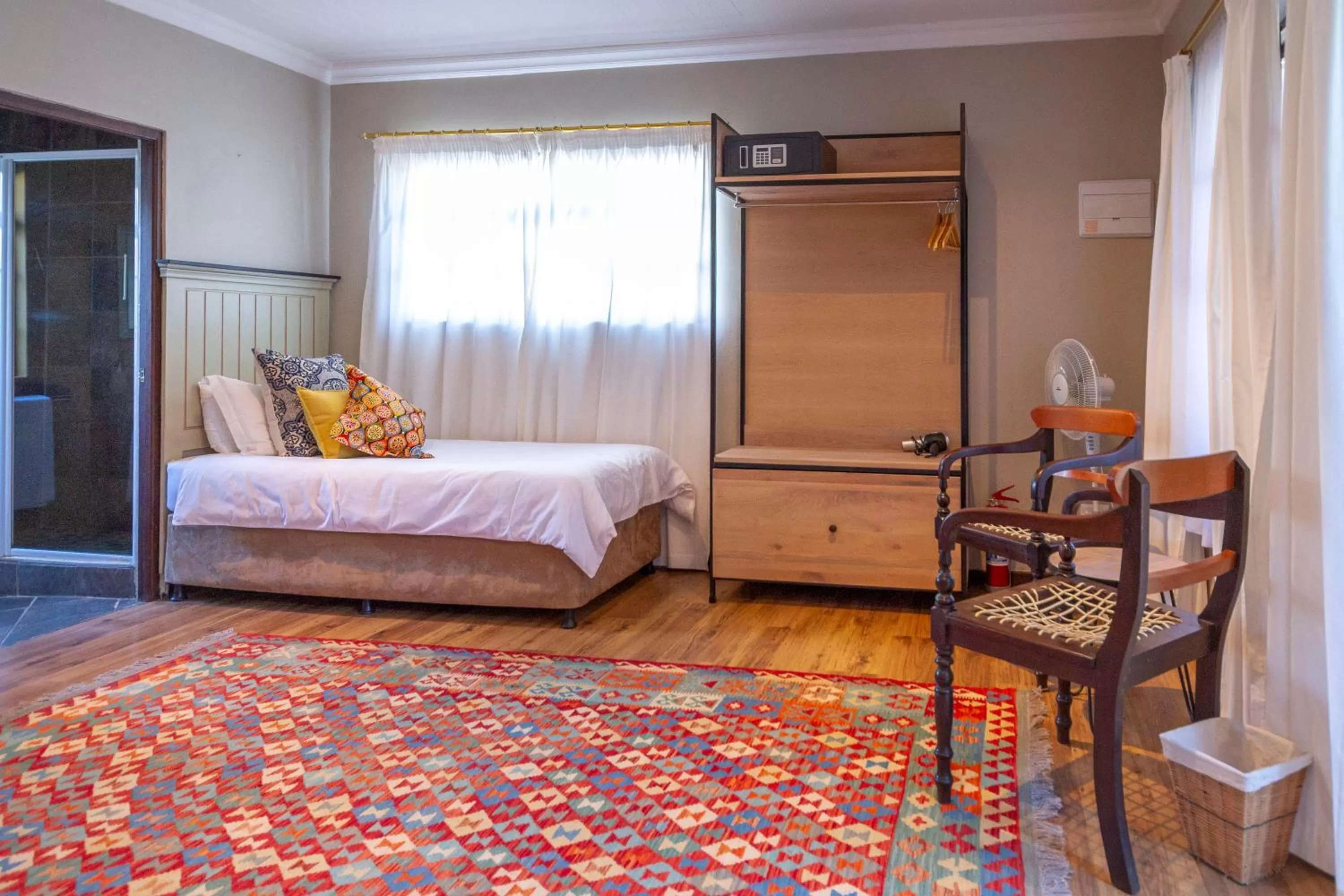 Bed in Airlies Historical Guest House