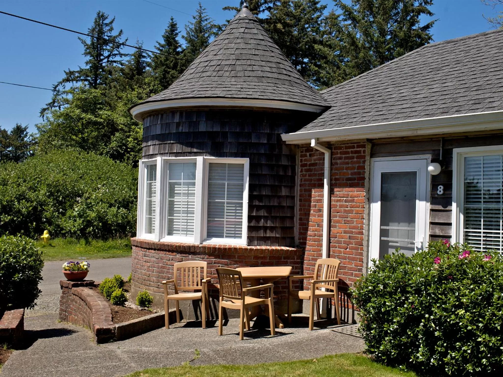 Facade/entrance, Property Building in Ecola Creek Lodge