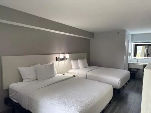 Double Room with Two Double Beds with Bathtub and Grab Bars - Mobility Accessible - Non-Smoking in Days-Inn by Wyndham Baltimore Northwest