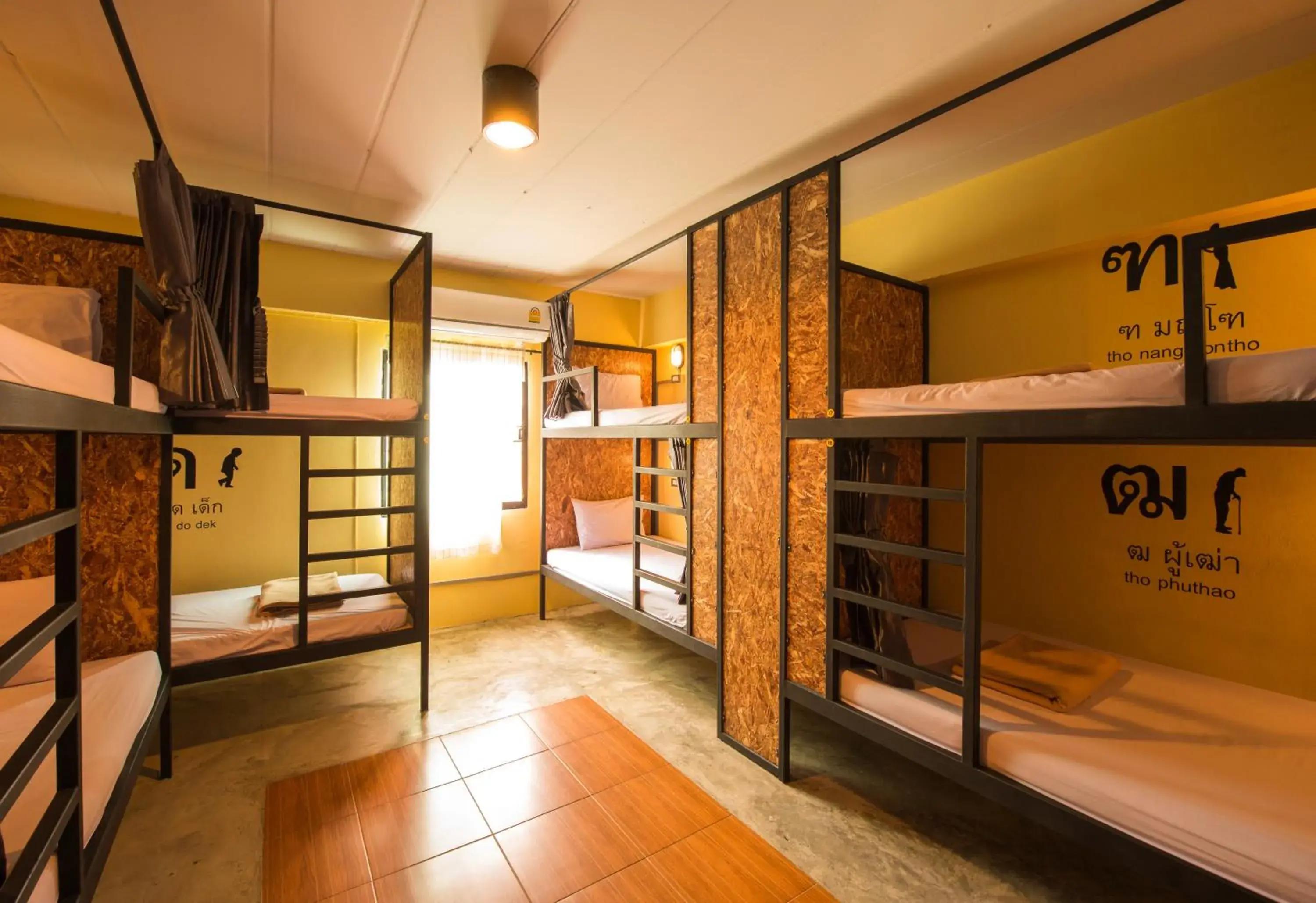 Private 8-Bed with Shared Bathroom in Hide Bangkok Hostel Private 8-Bed with Shared Bathroom in Hide Bangkok Hostel