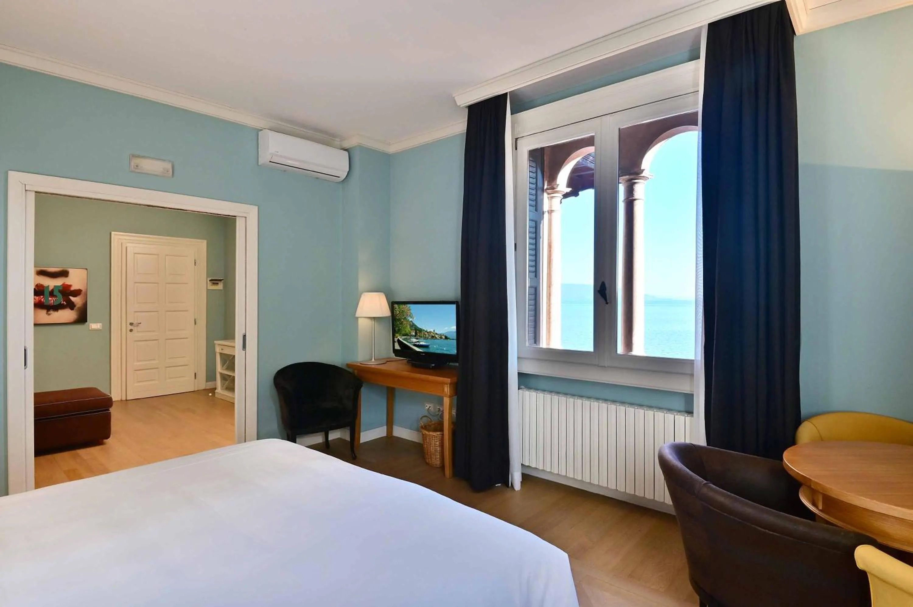 Bed in Hotel Villa Fiordaliso